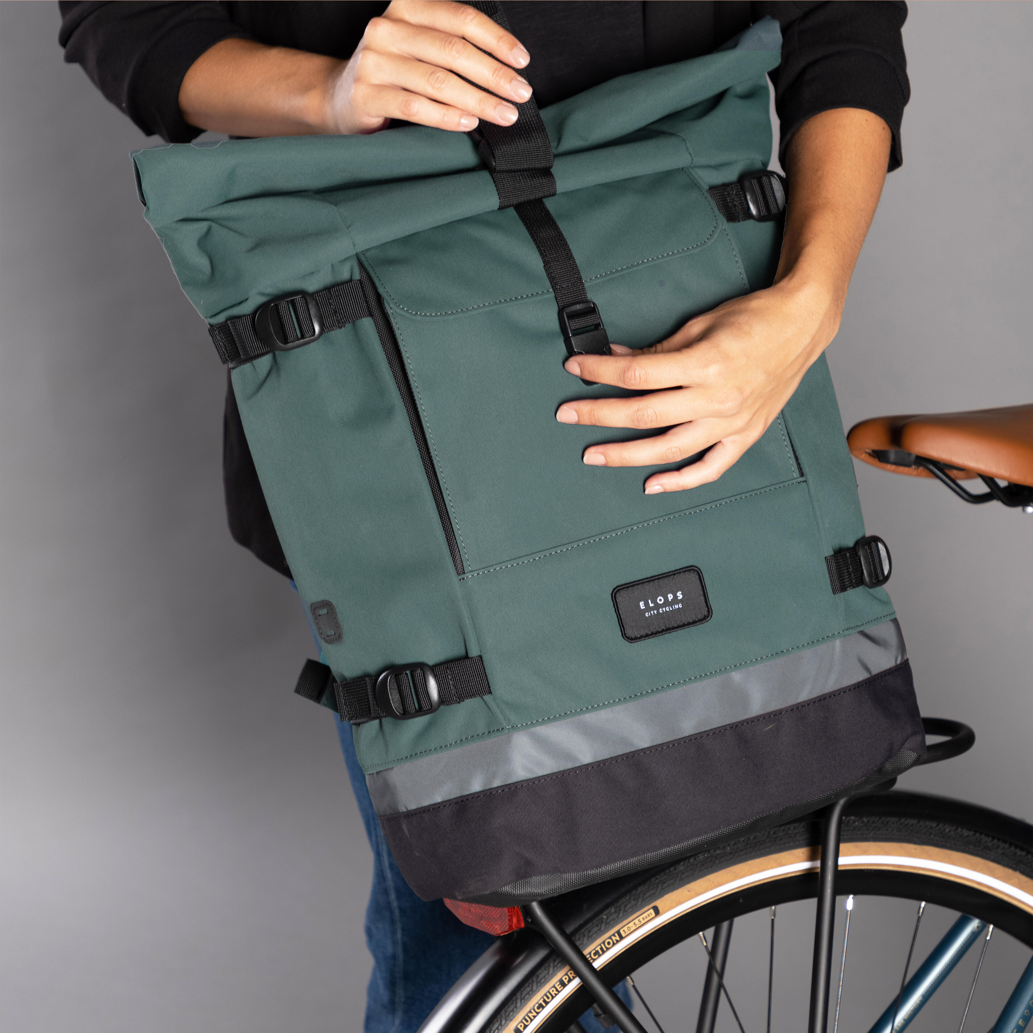 zoete smaak levering aan huis Goederen Rugzak fietstas voor bagagedrager 1 x 25 l | ELOPS | Decathlon.nl