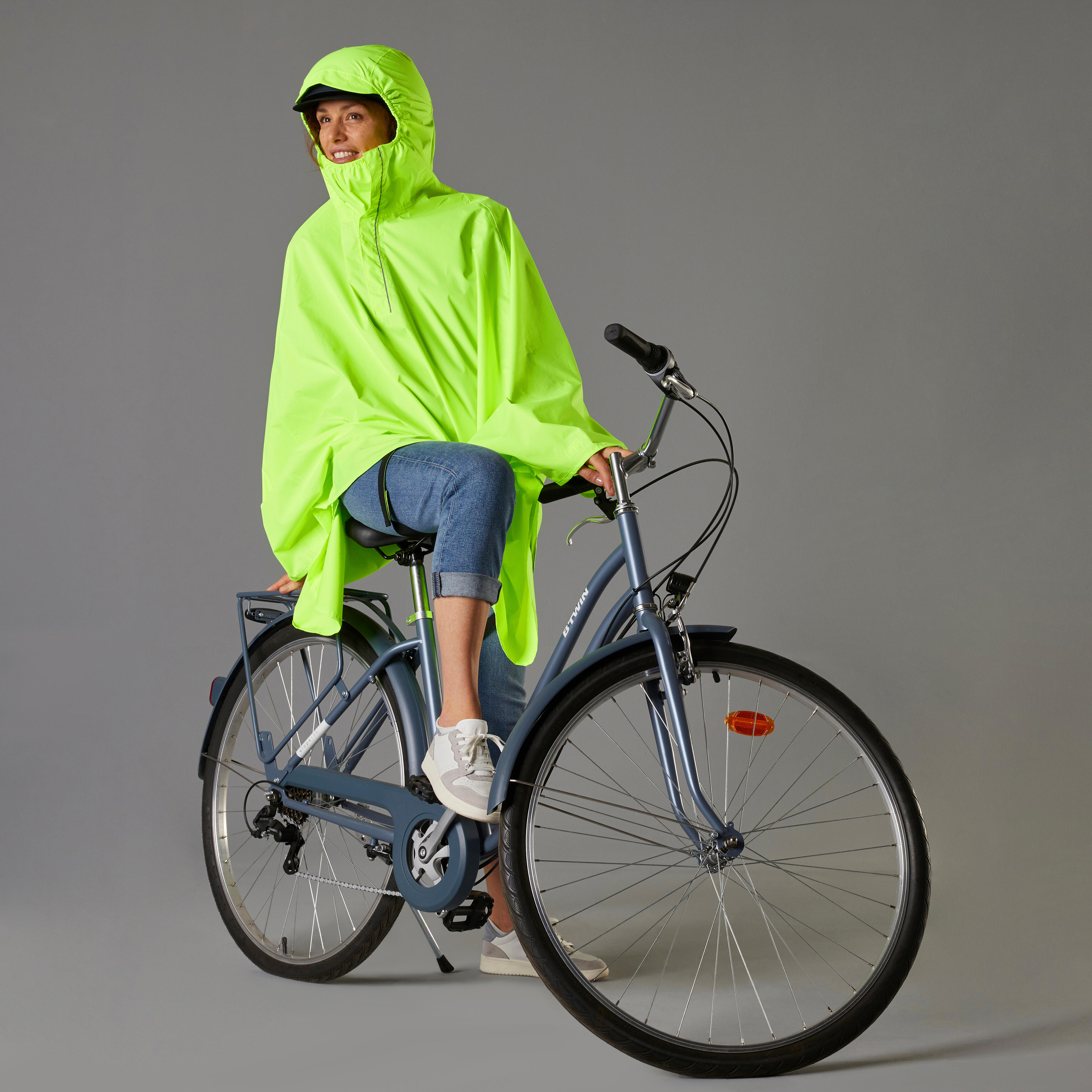 cycling poncho decathlon