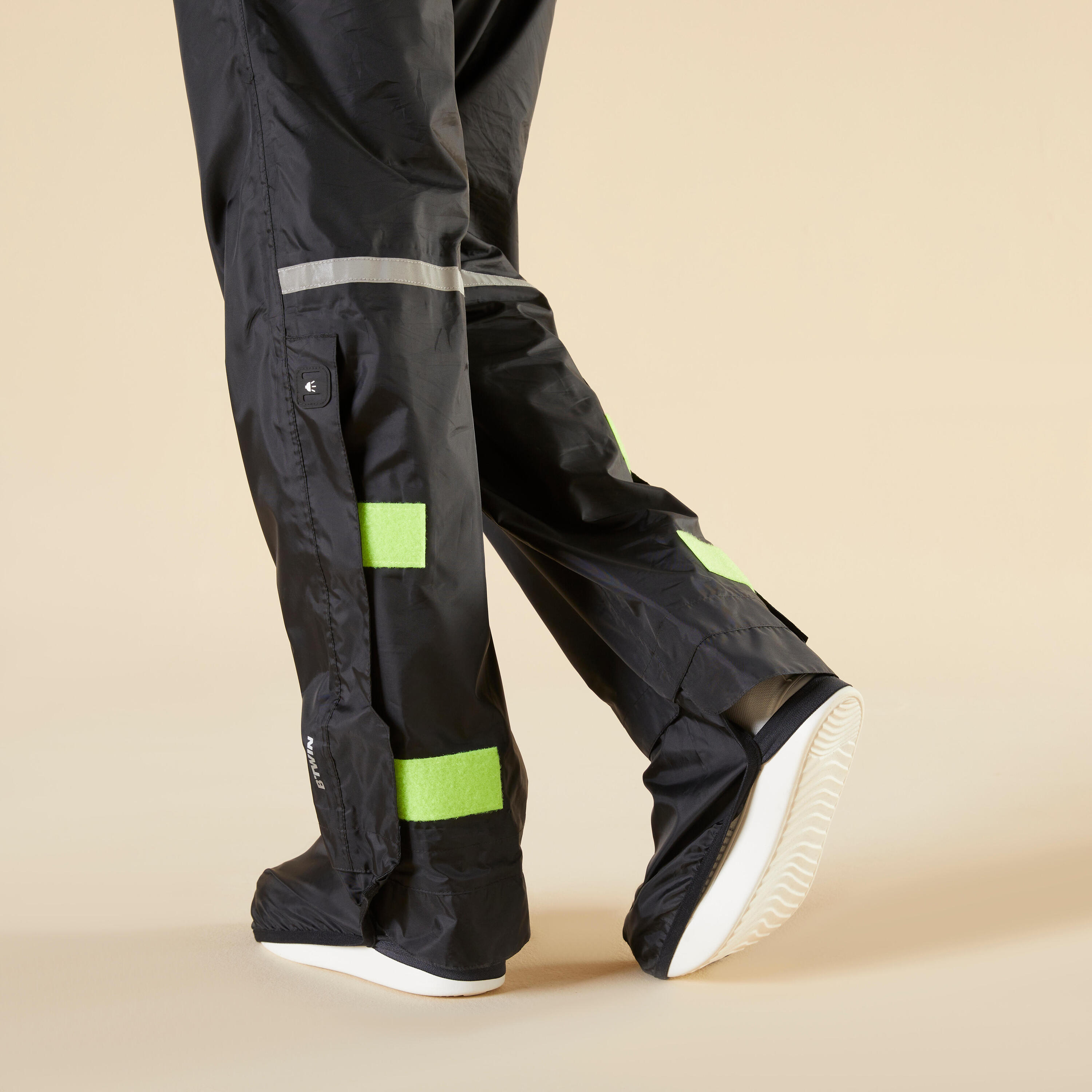 City Cycling Rain Overtrousers with Built-In Overshoes 100 - Black 4/15