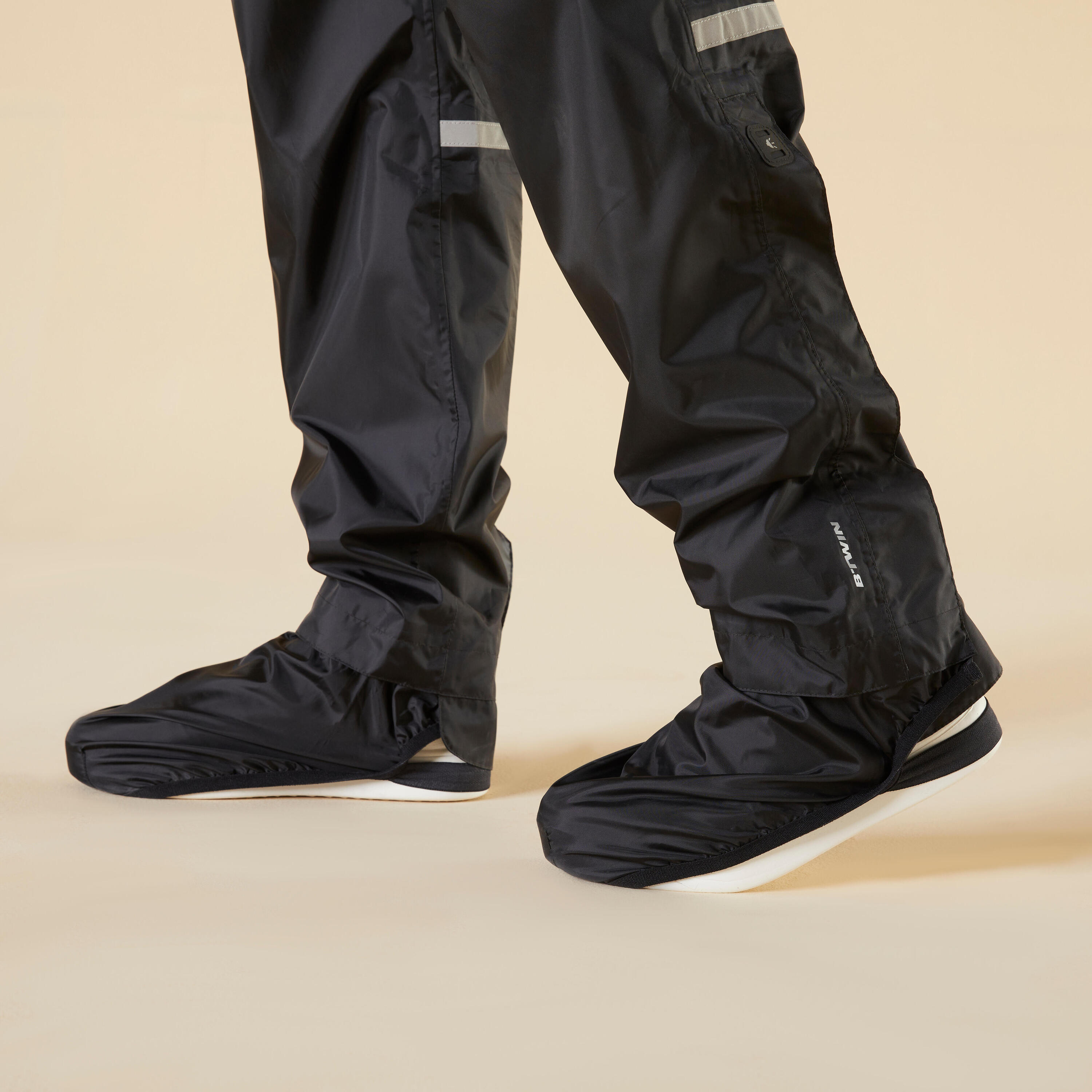 Sobrepantalón Ciclismo Urbano 100 Negro Impermeable Cubrecalzado Integrado 8/16