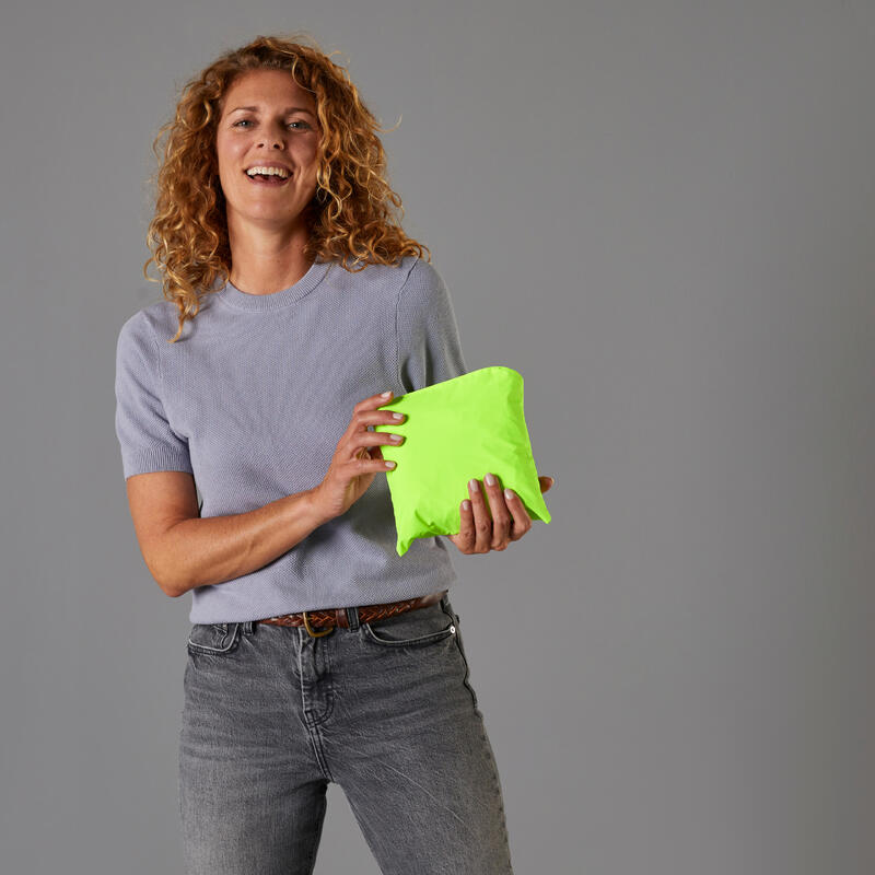 CHAQUETA IMPERM. CICLISMO URBANO MUJER 120 AMARILLO FLUO C. EPI VISIBILIDAD DÍA