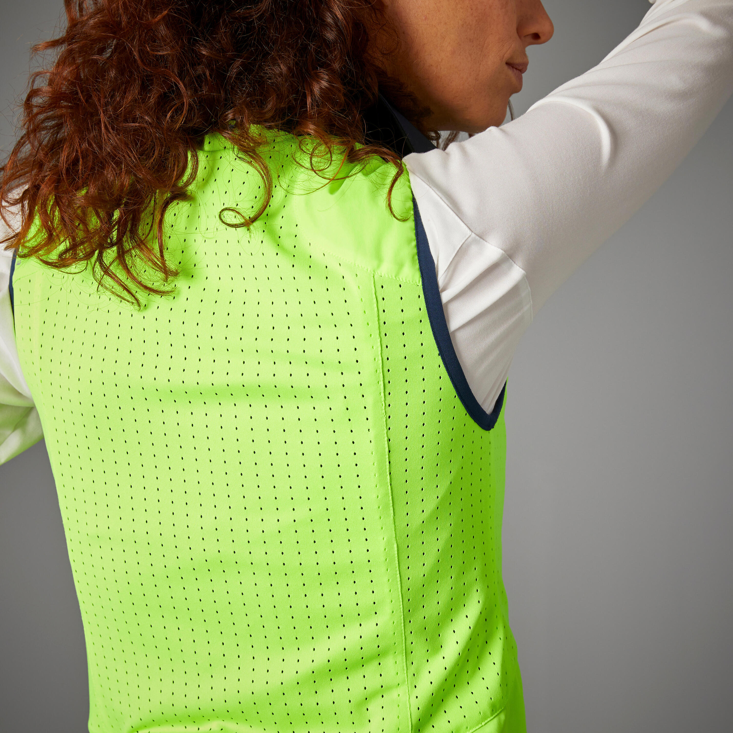 Gilet ciclismo donna 560 DPI fluo blu reversibile 3/19
