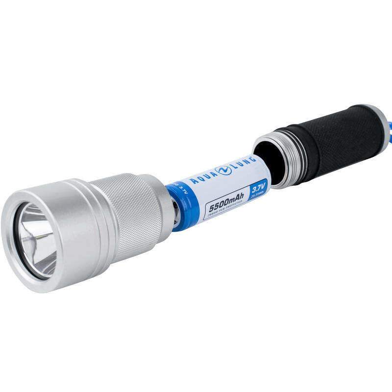 Haute qualité de la lampe torche LED étanche alimenté par batterie portable  camping torche lumière subaquatique 120 Lumen lampe de plongée à LED 3 W -  Chine Lampe de poche, torche