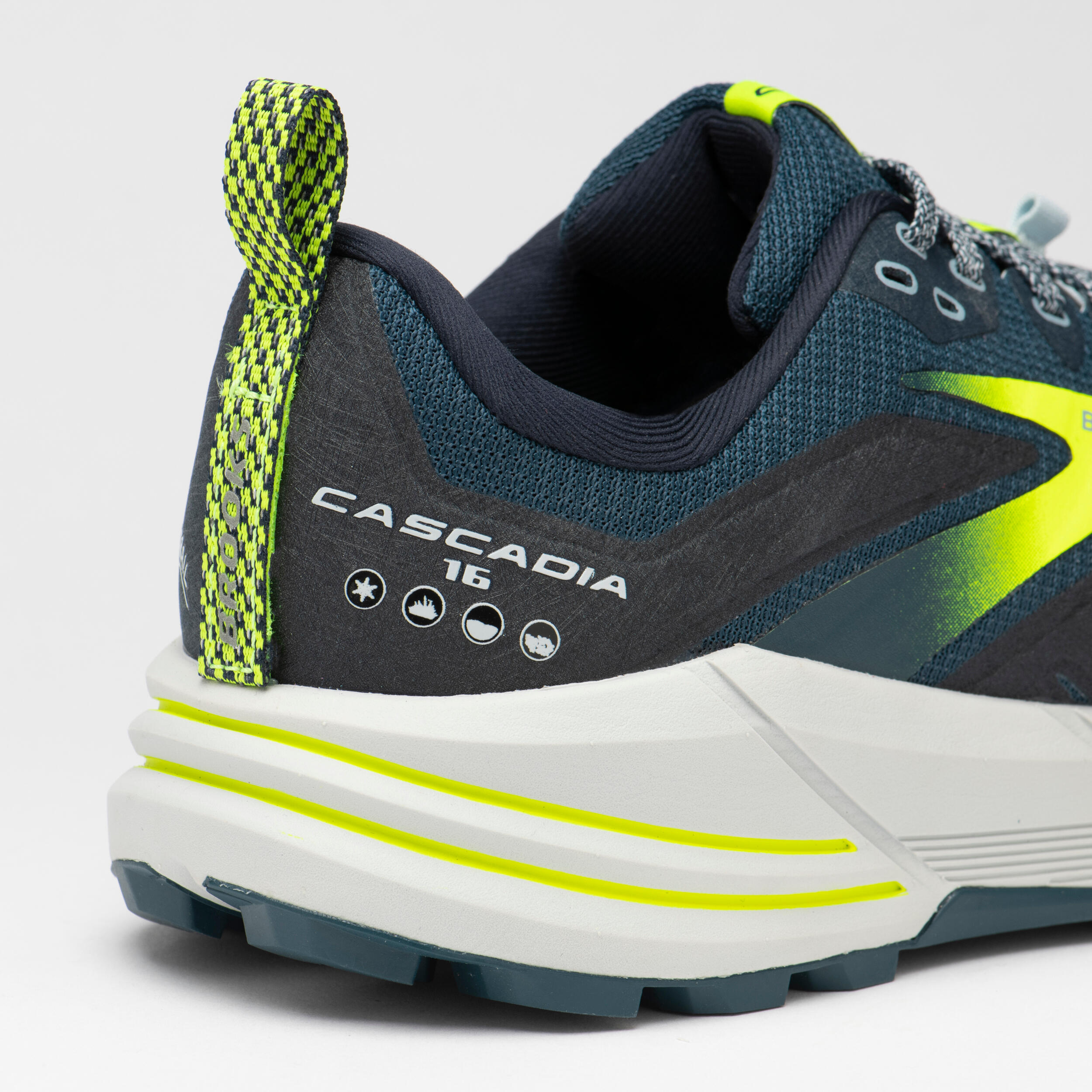 brooks cascadia blue