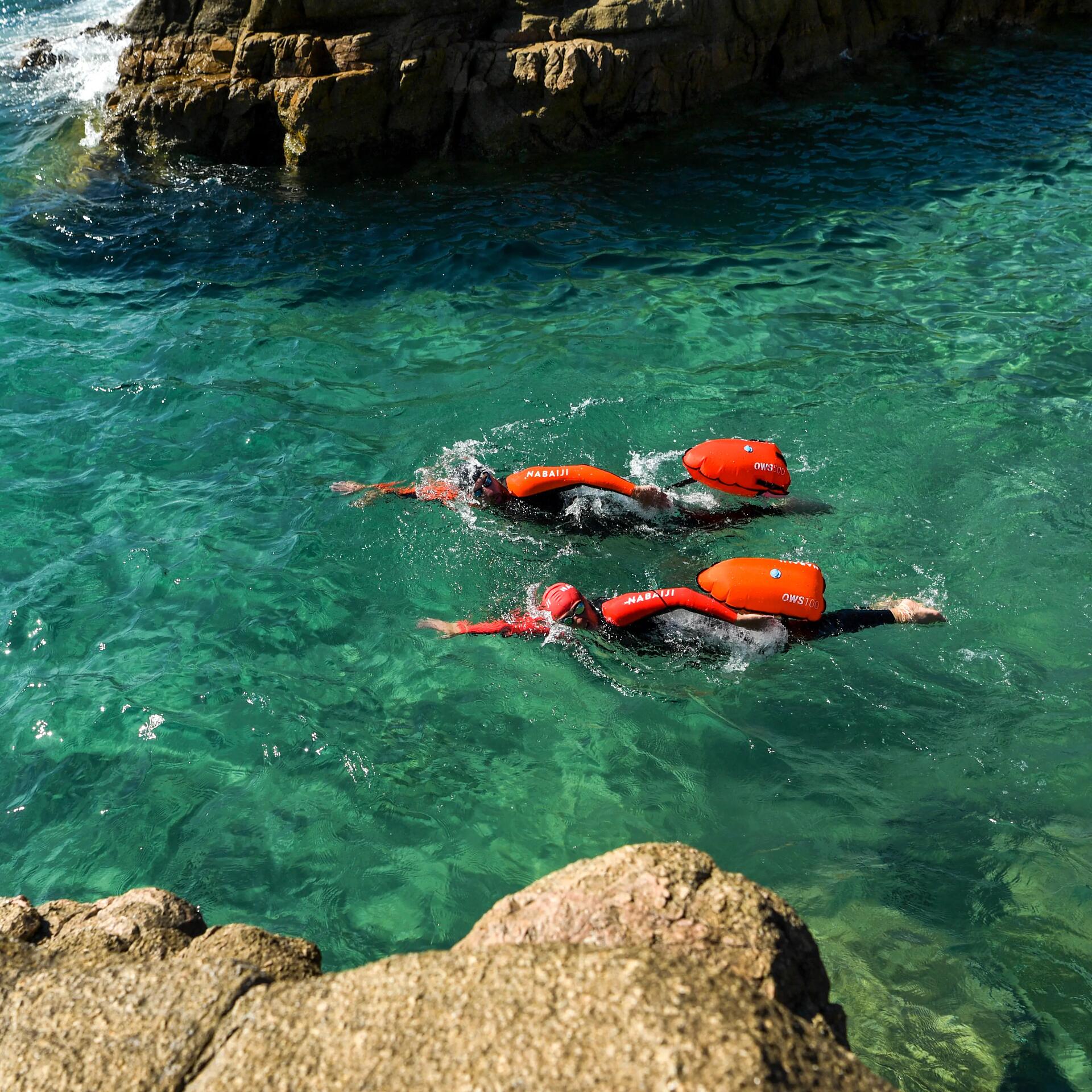 Beim Freiwasserschwimmen kommt es auf die richtige EInschätzung der eigenen Kraft an