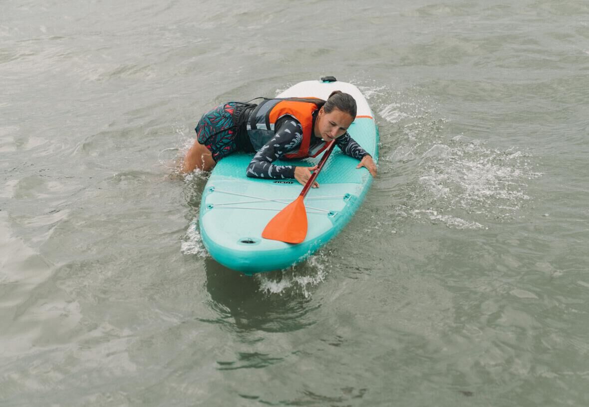Comment remonter sur un paddle en mer ? 