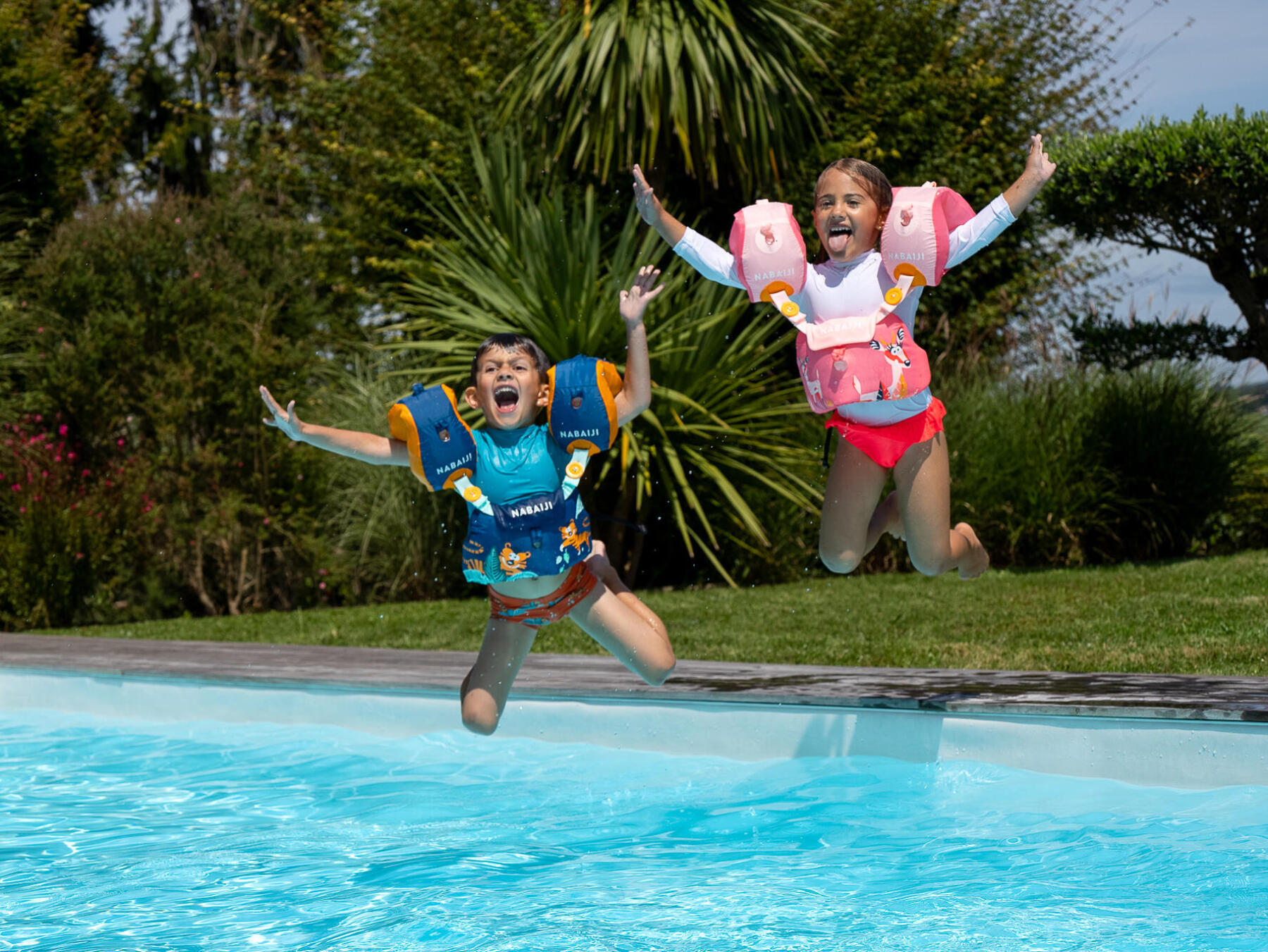 HOW TO KEEP YOUR CHILD SAFE AROUND THE POOL