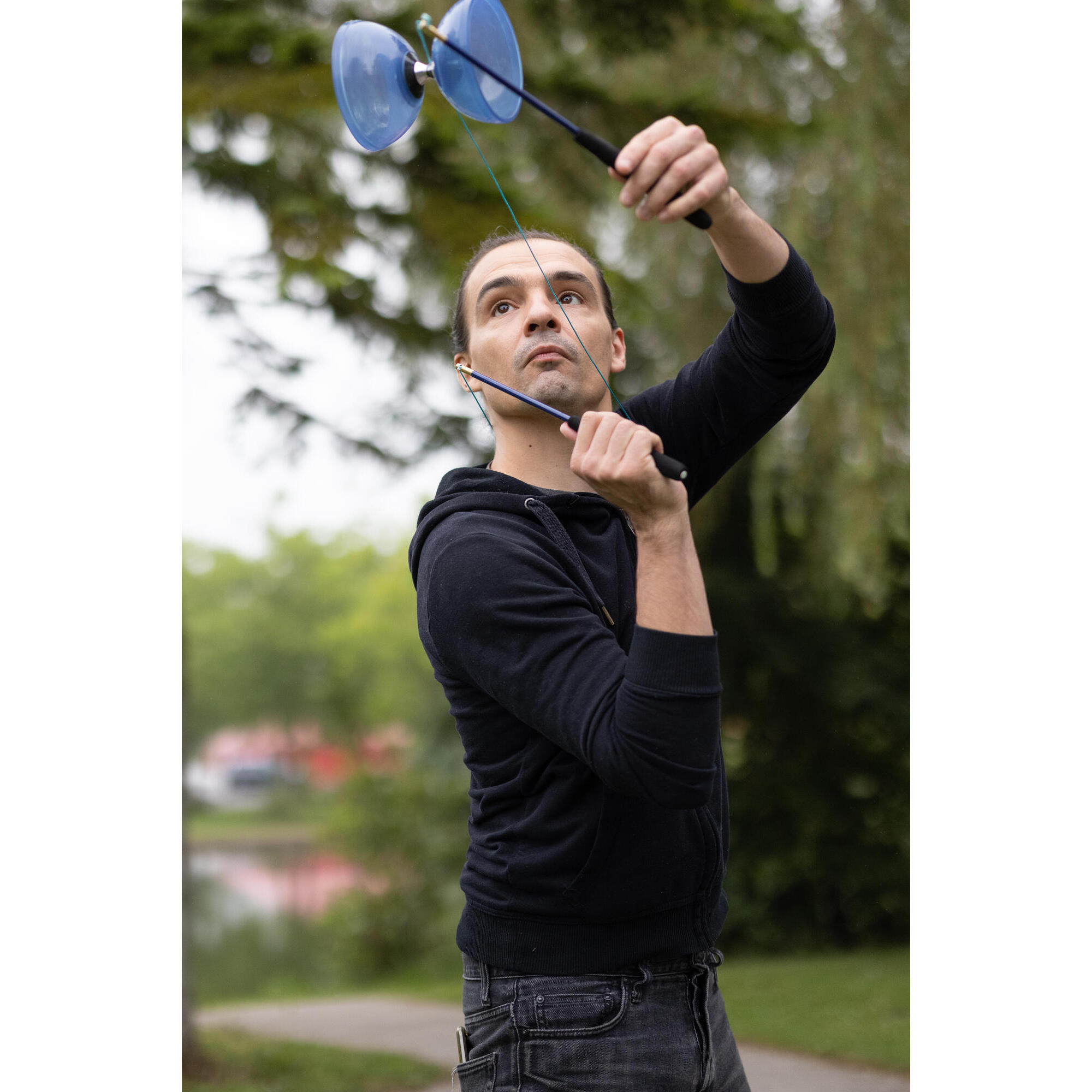 Blue rolling Diabolo 500 with fiberglass rods + carrying bag