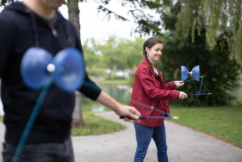 Csapágyas diabolo 500-as, kék, üvegszálas pálcákkal, tokkal