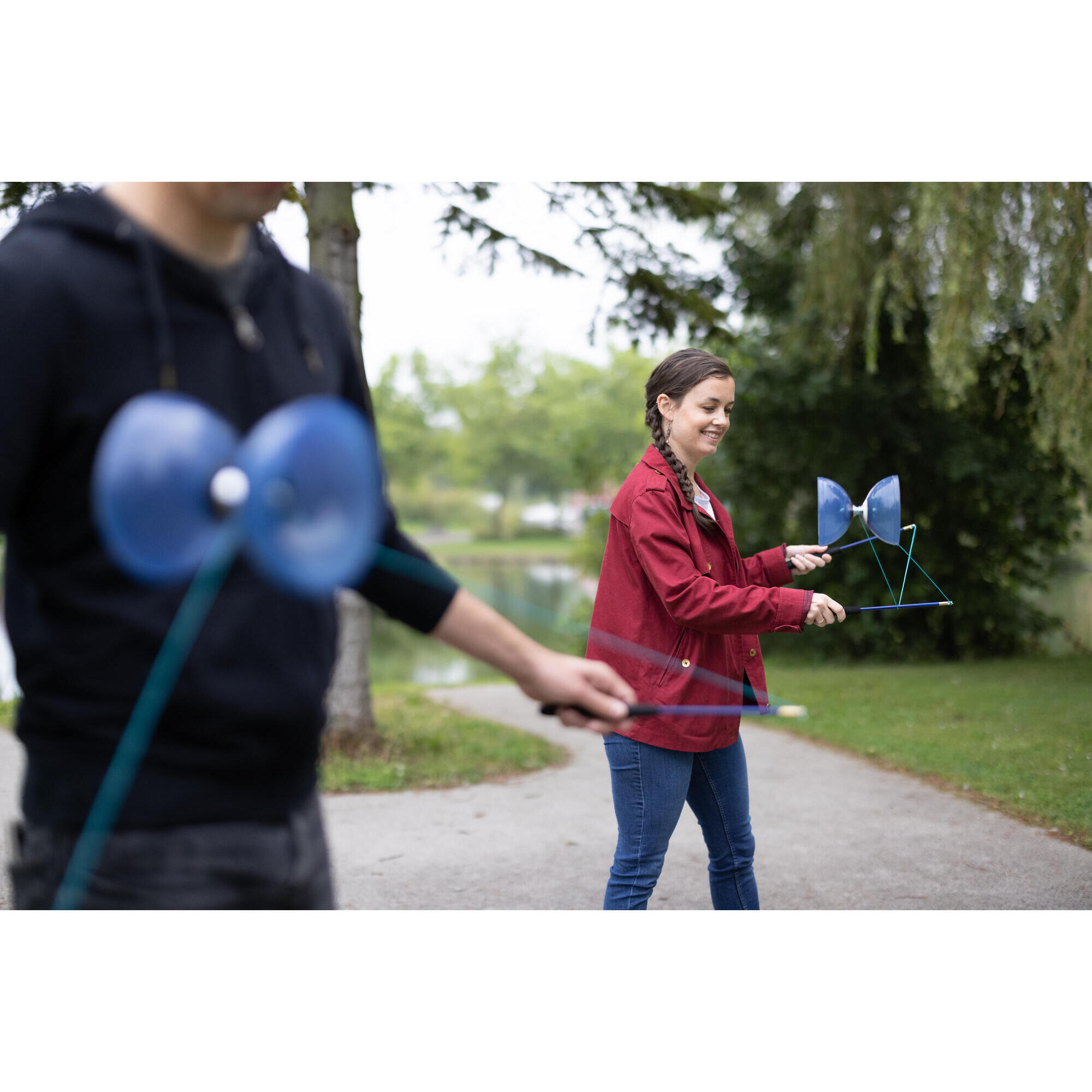 Blue rolling Diabolo 500 with fiberglass rods + carrying bag