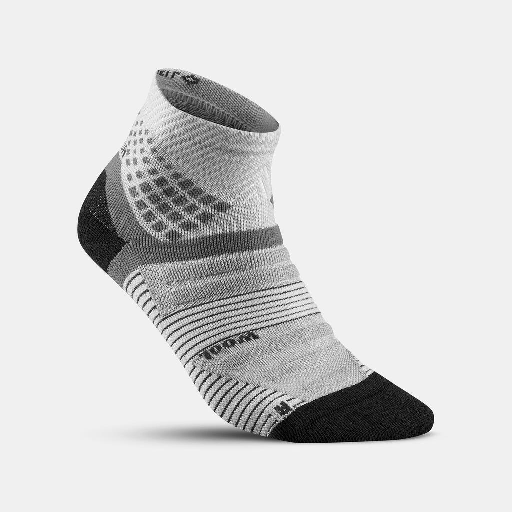 Turistické ponožky Hike 900 polovysoké sivé 2 páry