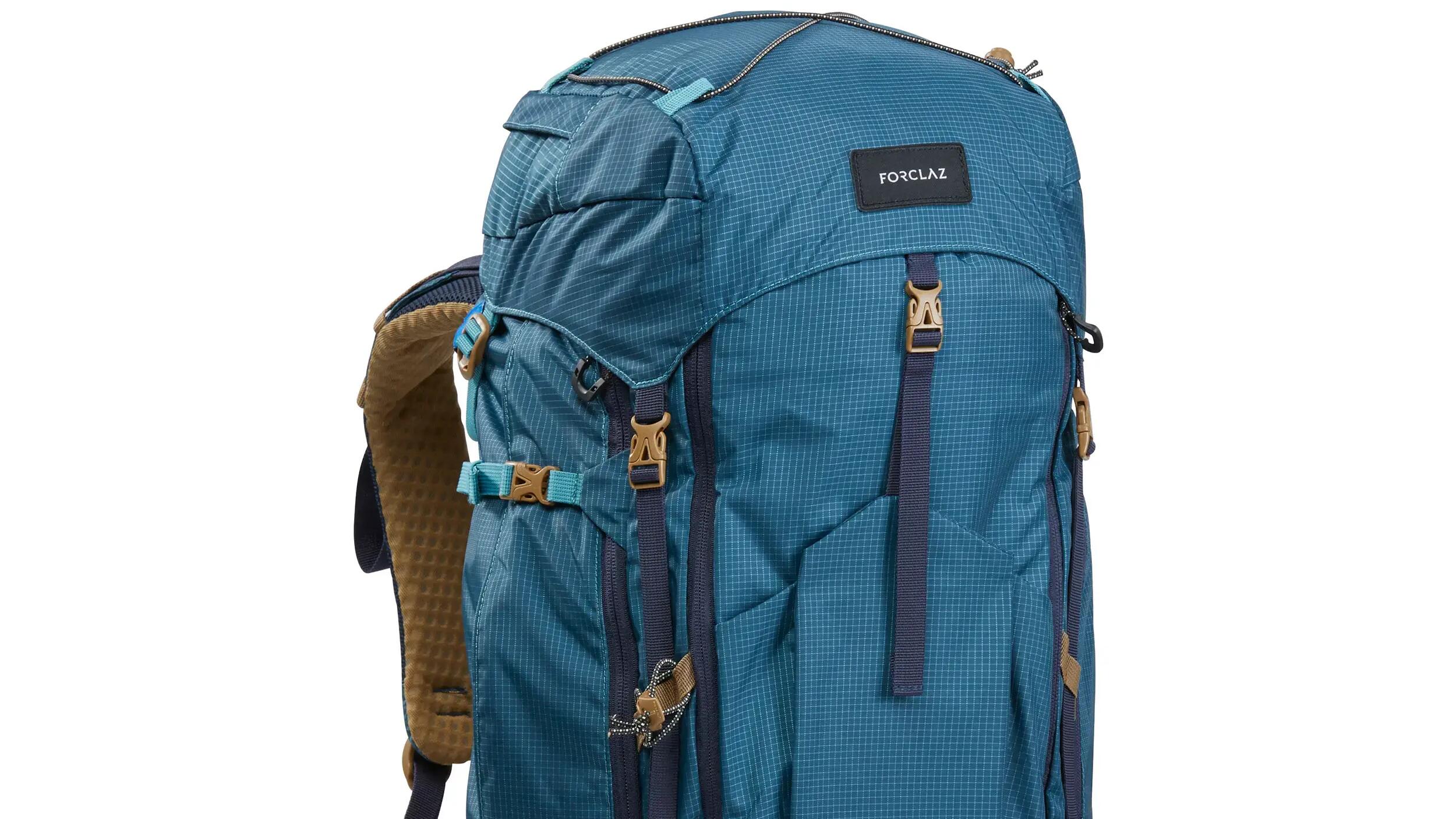 Een Forclaz trekkingrugzak voor heren repareren