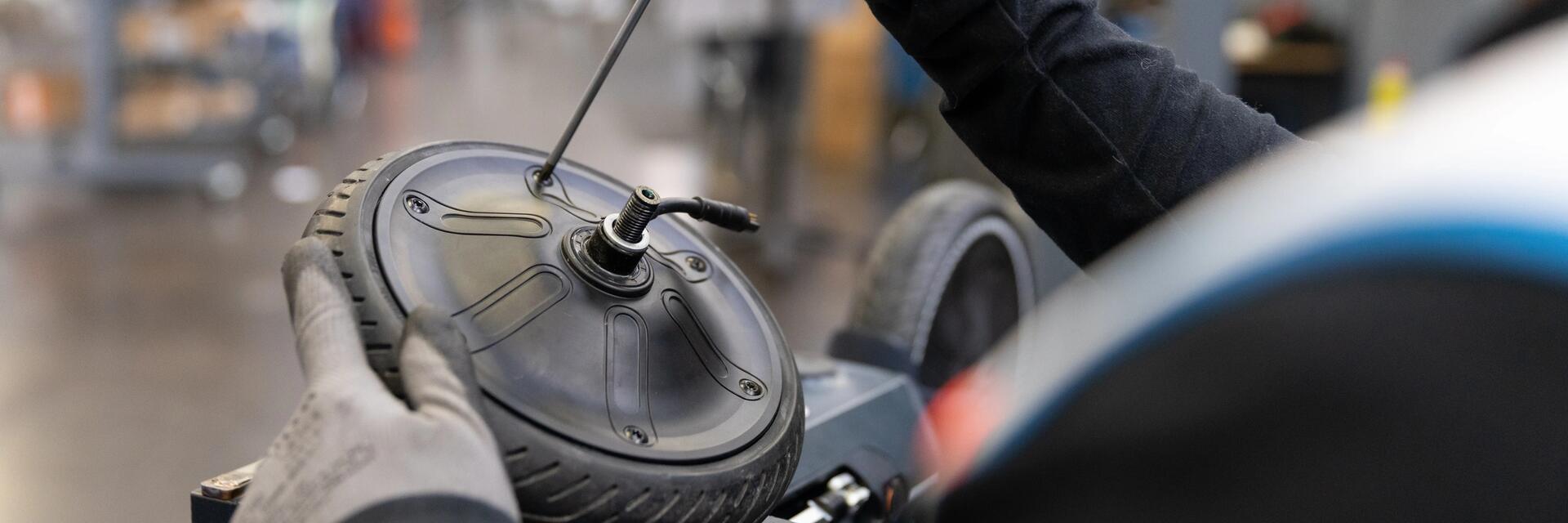 ¿Cómo reparar la rueda de un patinete eléctrico?