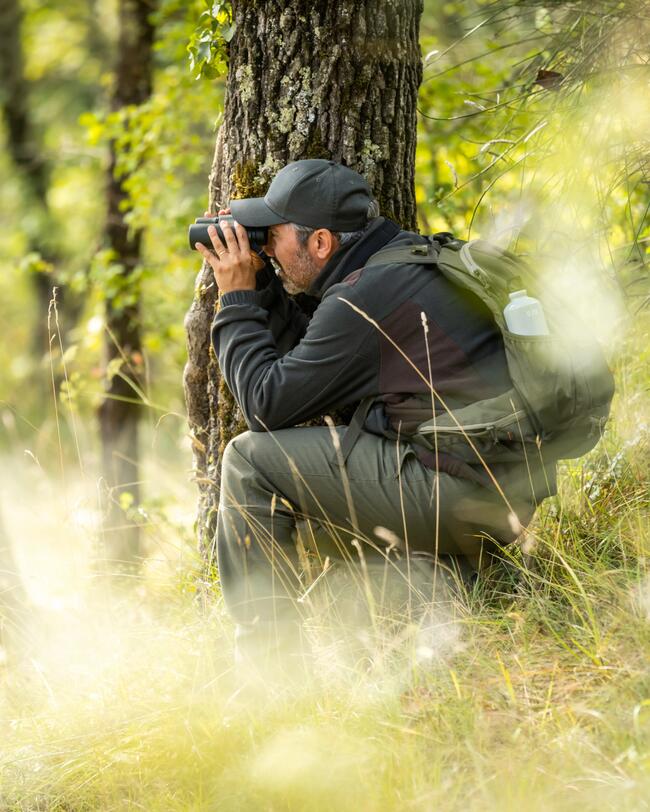 La paire de jumelles Solognac afin d'observer les animaux.