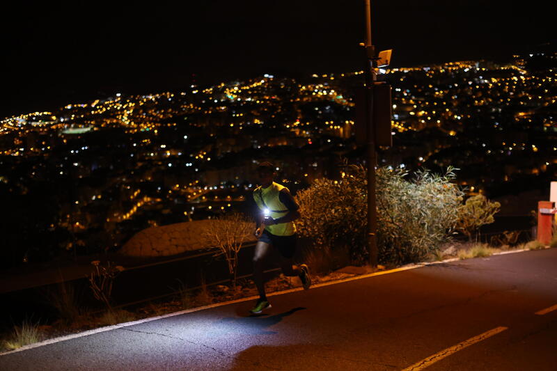 Rouler à vélo et courir dans le noir : les indispensables