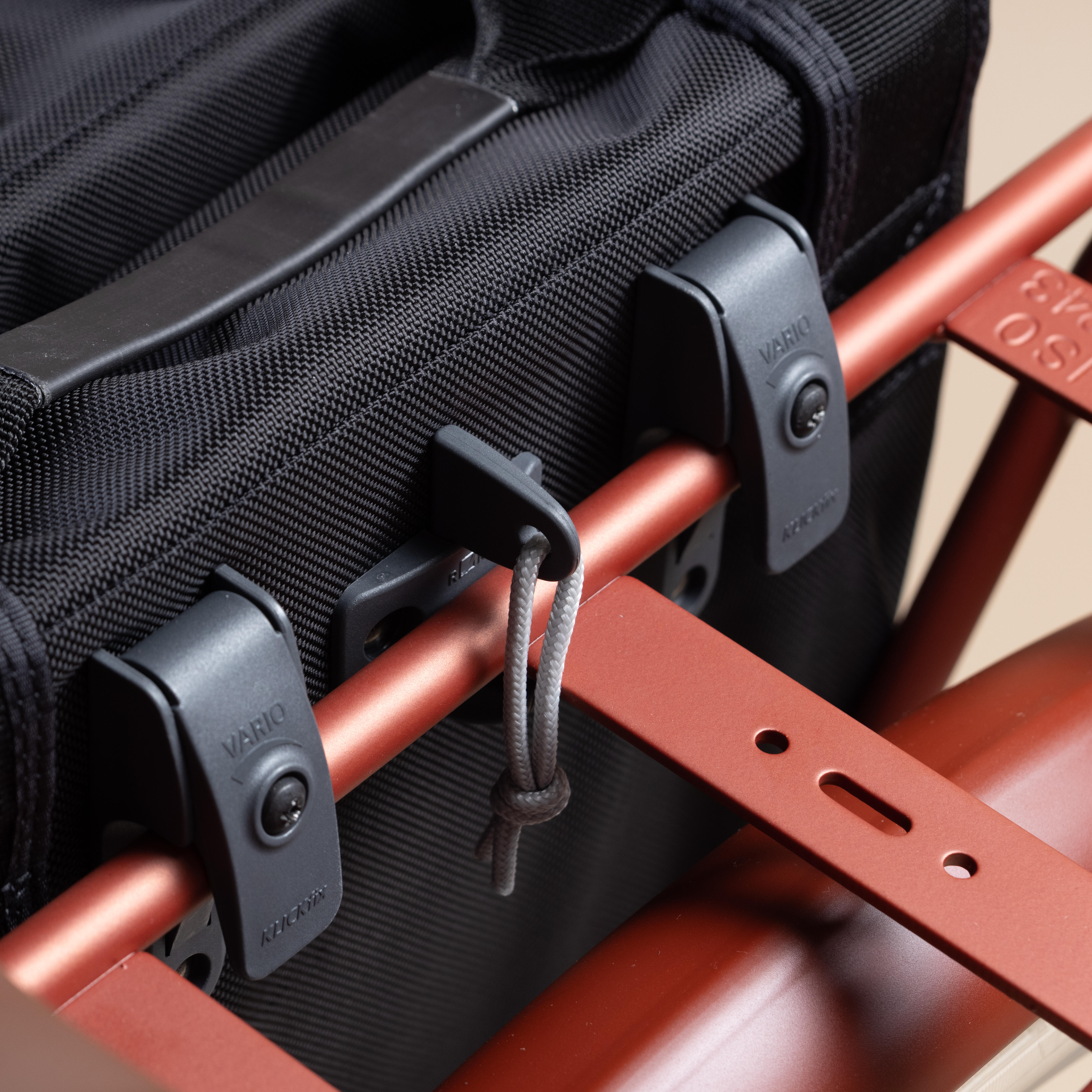 SACOCHE DOUBLE 540 2X20L POUR PORTE BAGAGES IMPERMEABLE ELOPS