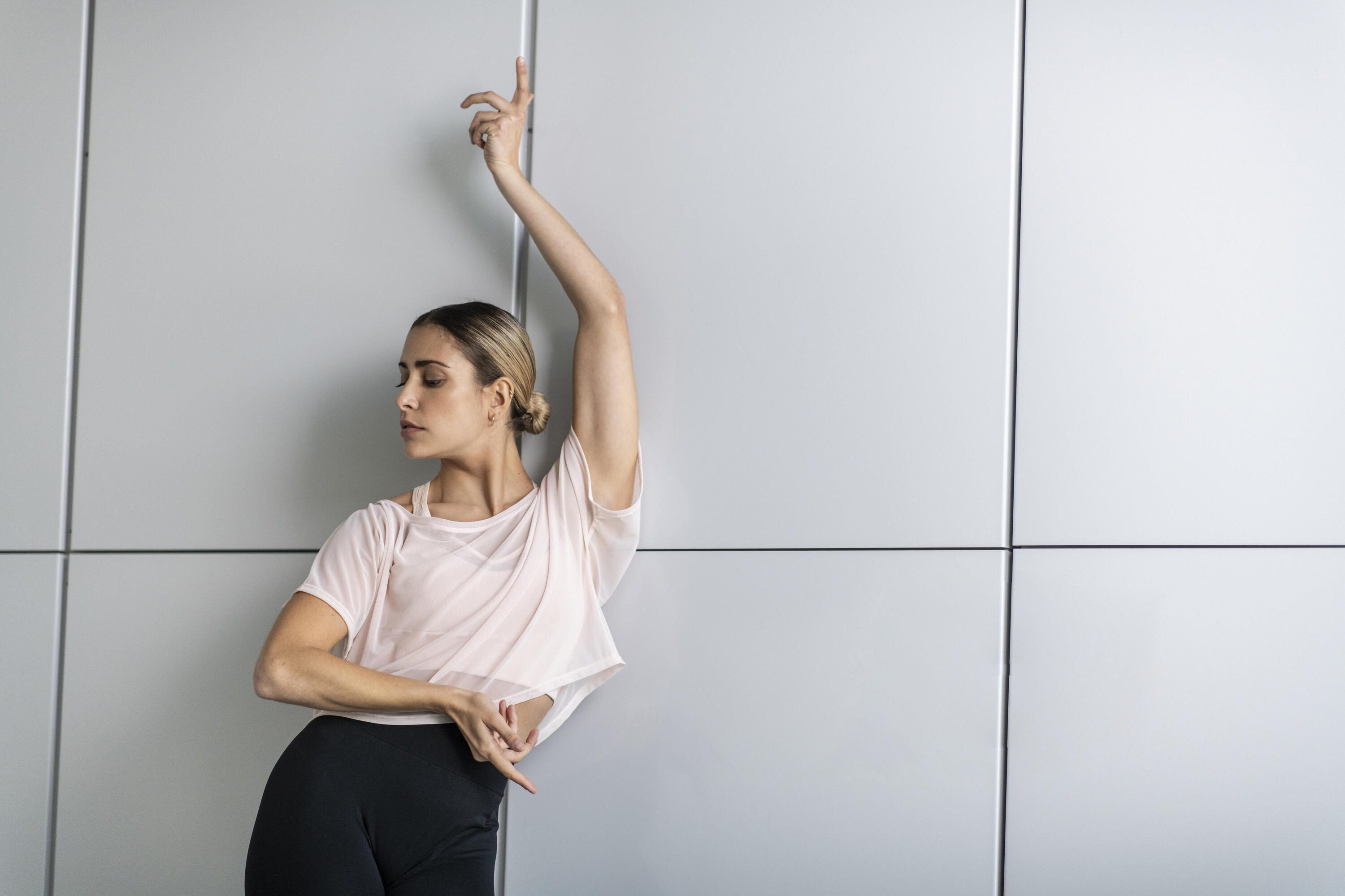 Women's Modern Dance Mesh Cropped T-Shirt - Pink 8/9