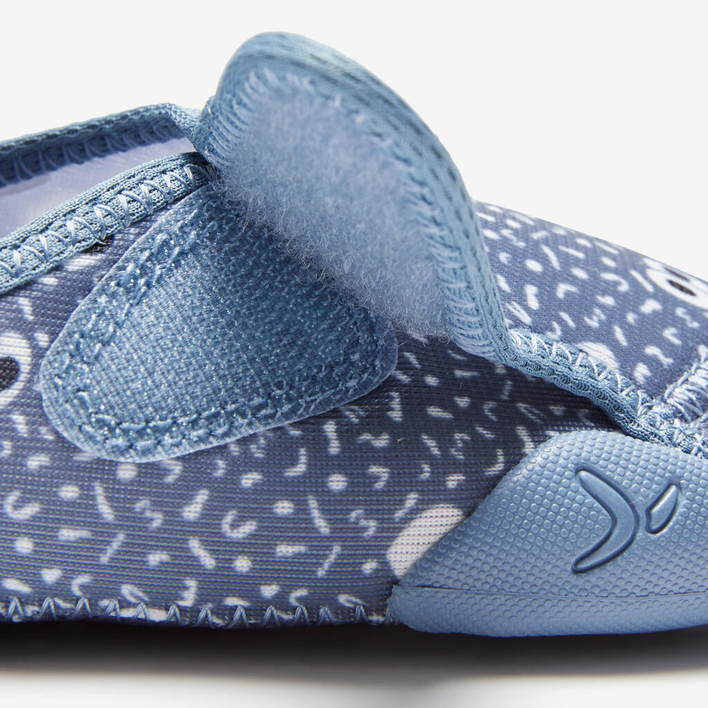 Turnschuhe Babylight atmungsaktiv Babyturnen - blau mit Muster