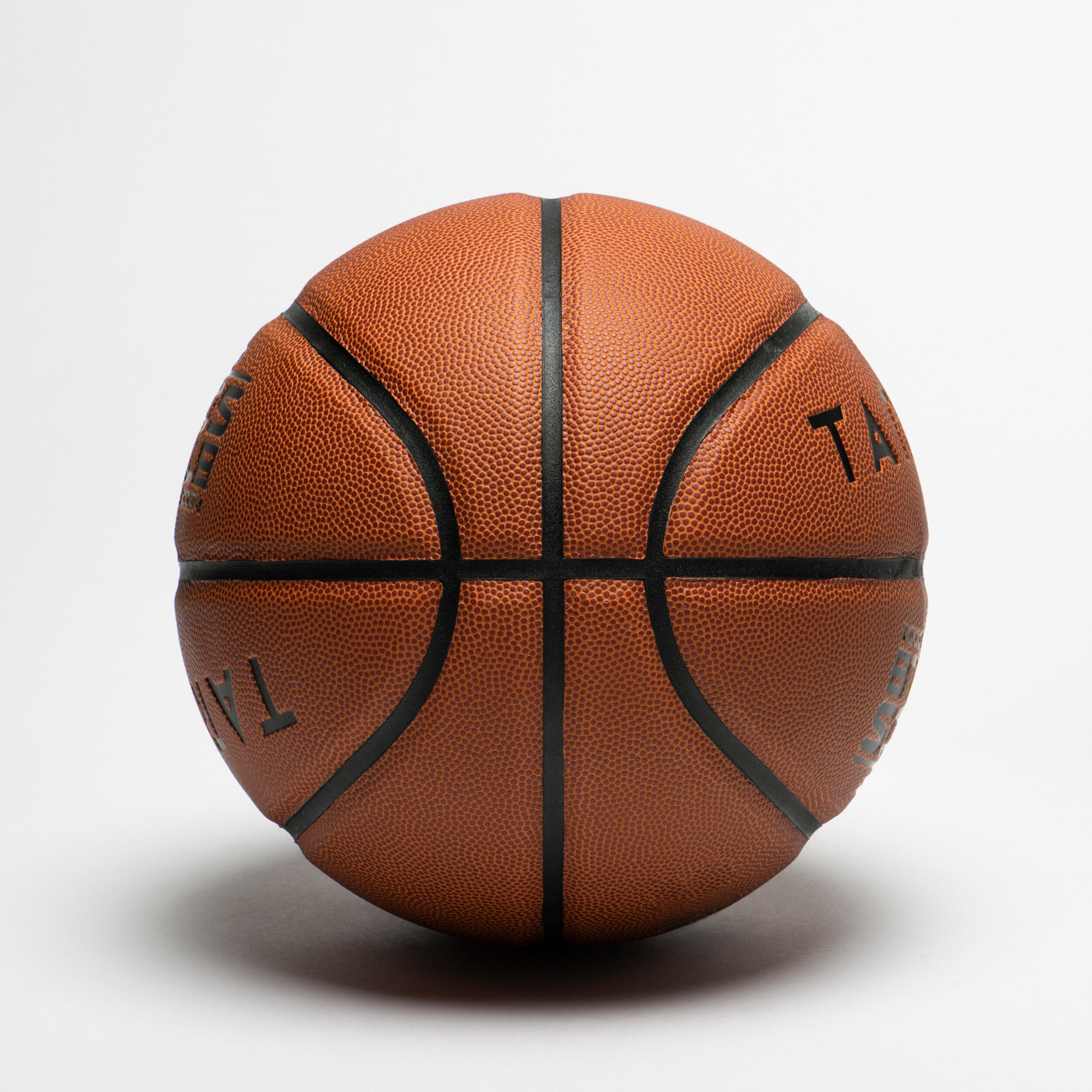 Ballon de basket BT100 de taille 7 orange pour les hommes à partir de 13 ans . 4/6