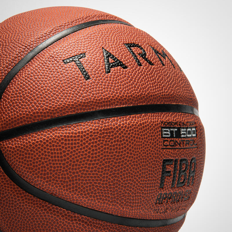 Ballon de basket BT500 taille 7 Marron Fiba garçon et homme à partir de 13 ans.