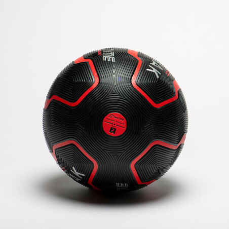 כדורסל במידה 7 למבוגרים R900 - אדום/שחור עמיד וקל לאחיזה.