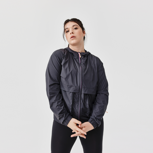 VESTE COUPE VENT DE RUNNING KIPRUN RUN 500 FEMME GRISE