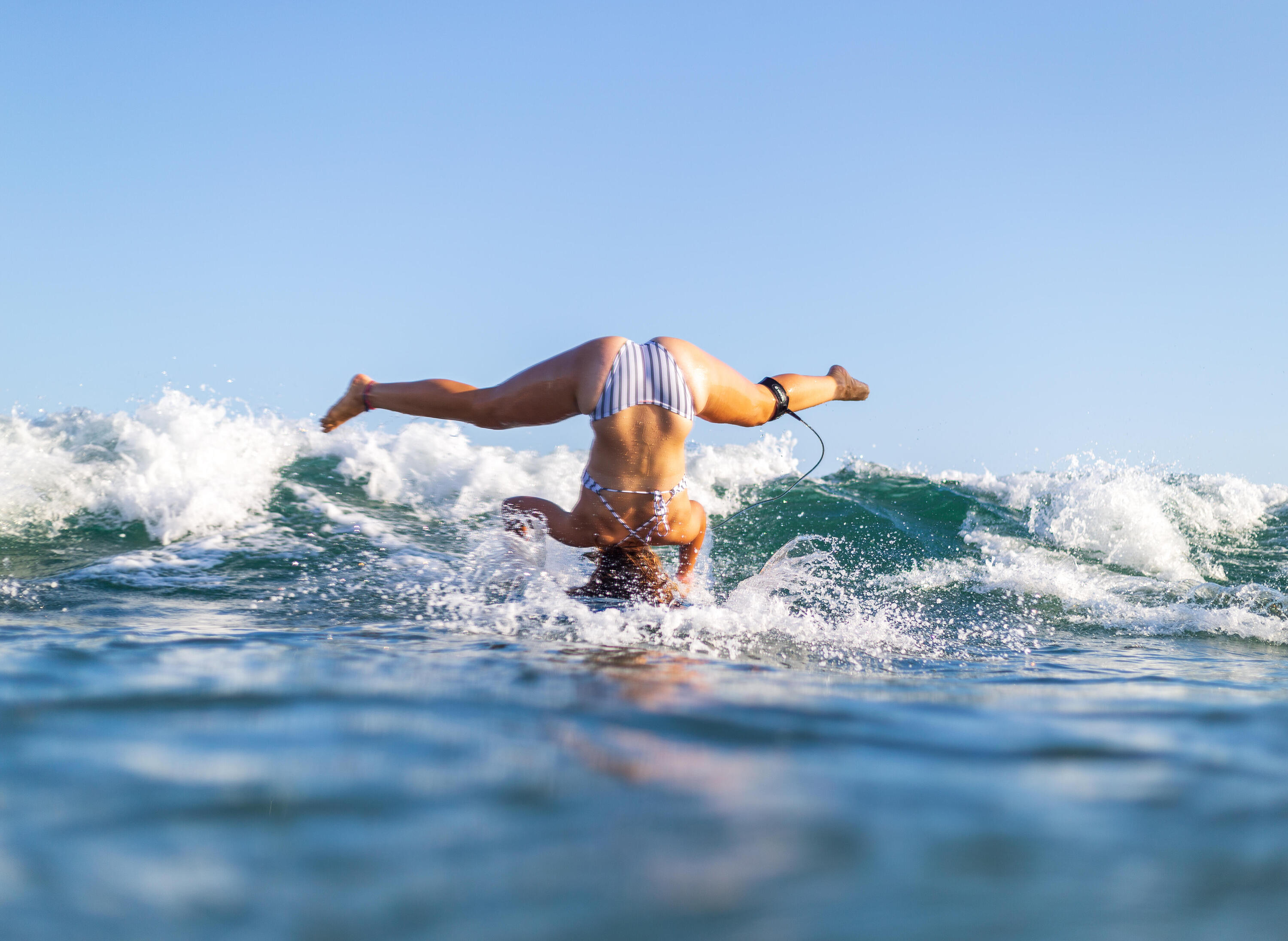 Haut de maillot de bain femme brassière surf dos dégagé ANDREA MARIN BLANC GRIS 19/21