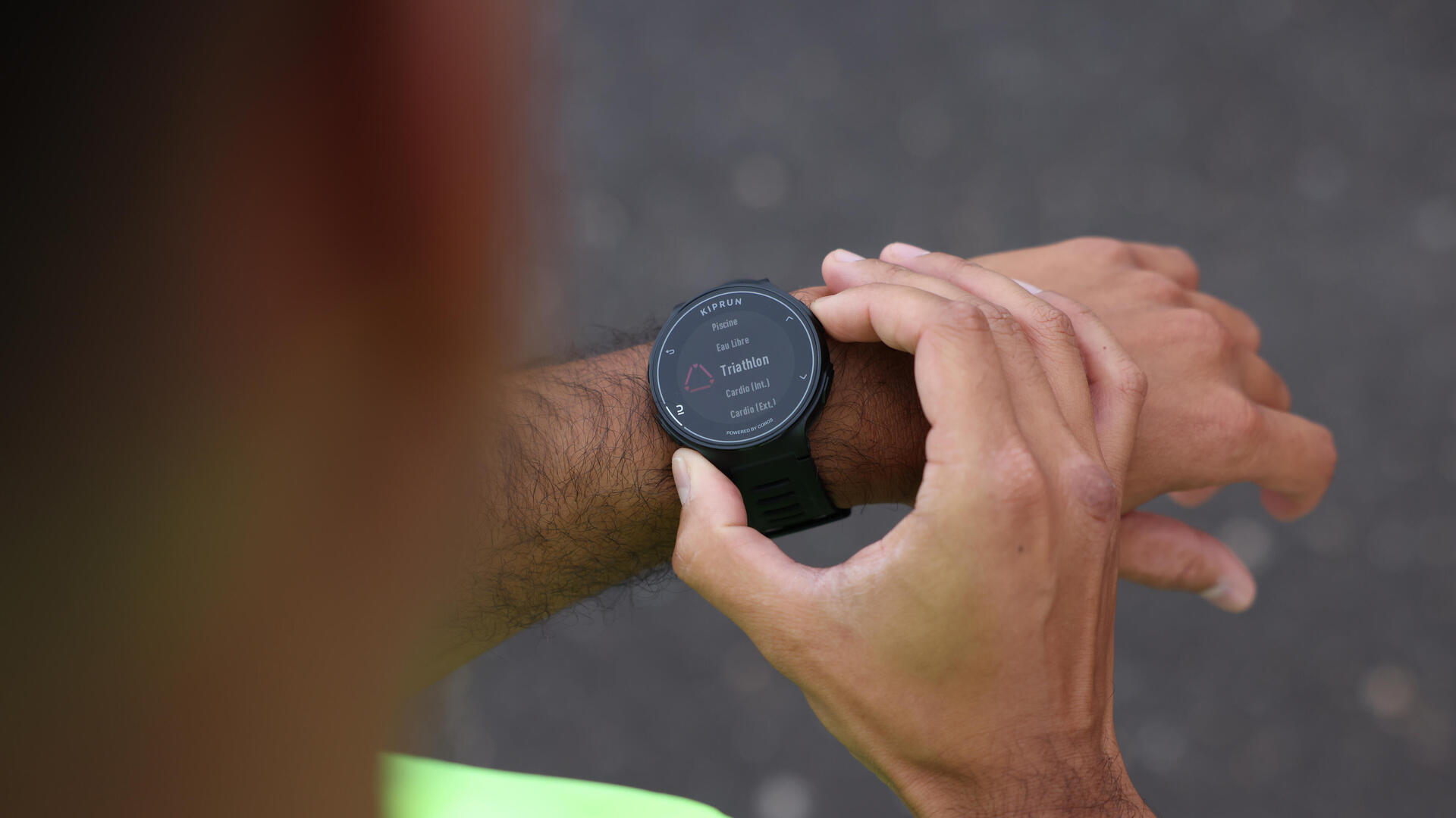 MULTISPORT GPS-HORLOGE KIPRUN 500 BY COROS ZWART