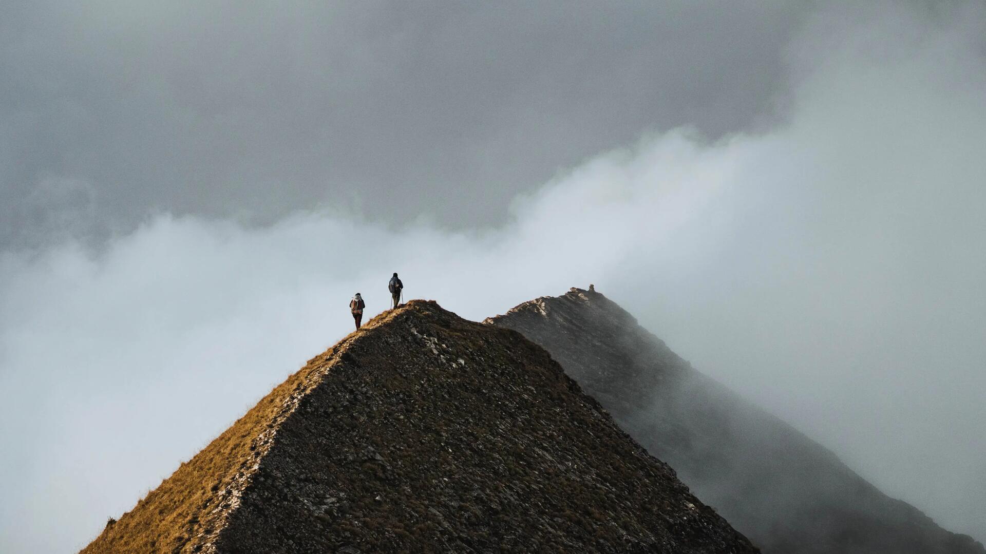 Trekkeurs sur une crete