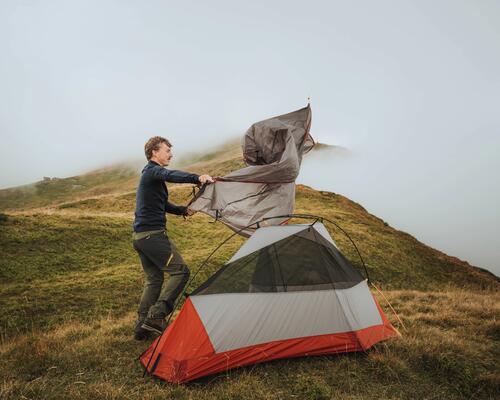 Como reparar uma tenda rasgada? 