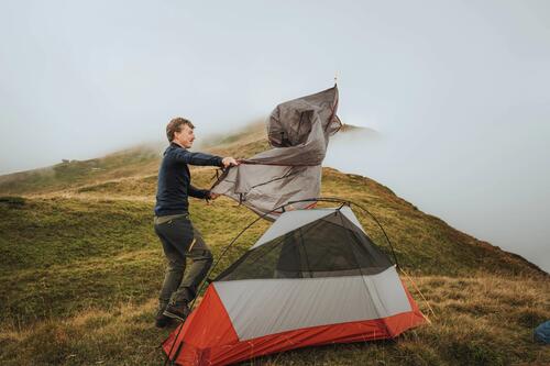 Como reparar uma tenda rasgada? 