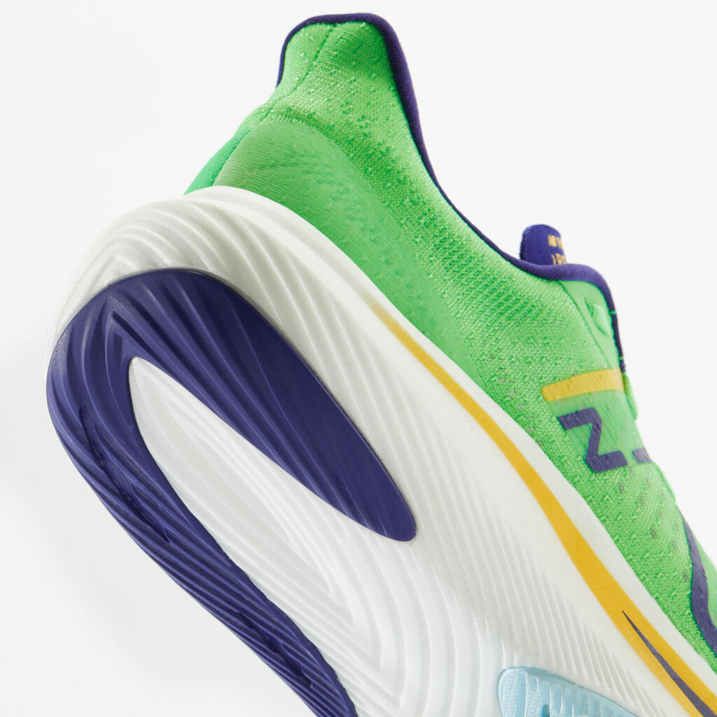 Zeleni moški tekaški copati NEW BALANCE REBEL V3
