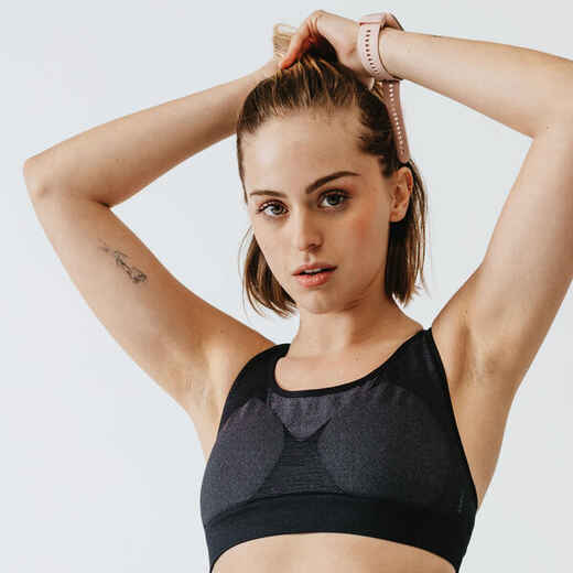 
      CLASSIC PADDED RUNNING CROP TOP - BLACK
  