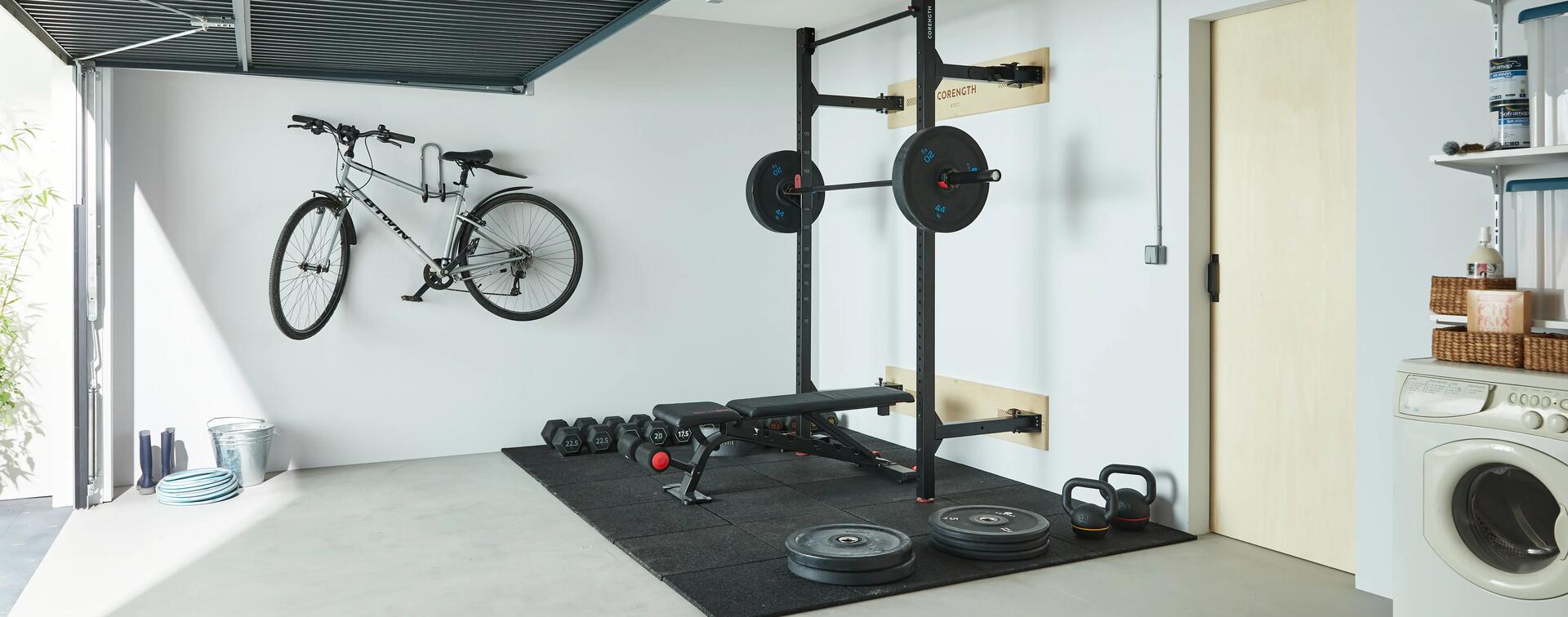 Rack dobrável de musculação para parede, agachamentos, trações