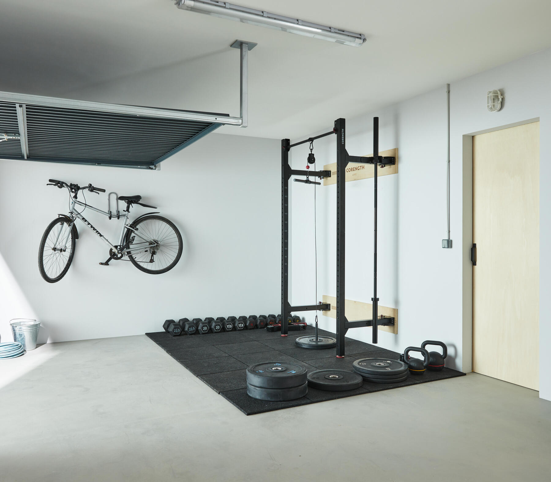 WALL RACK