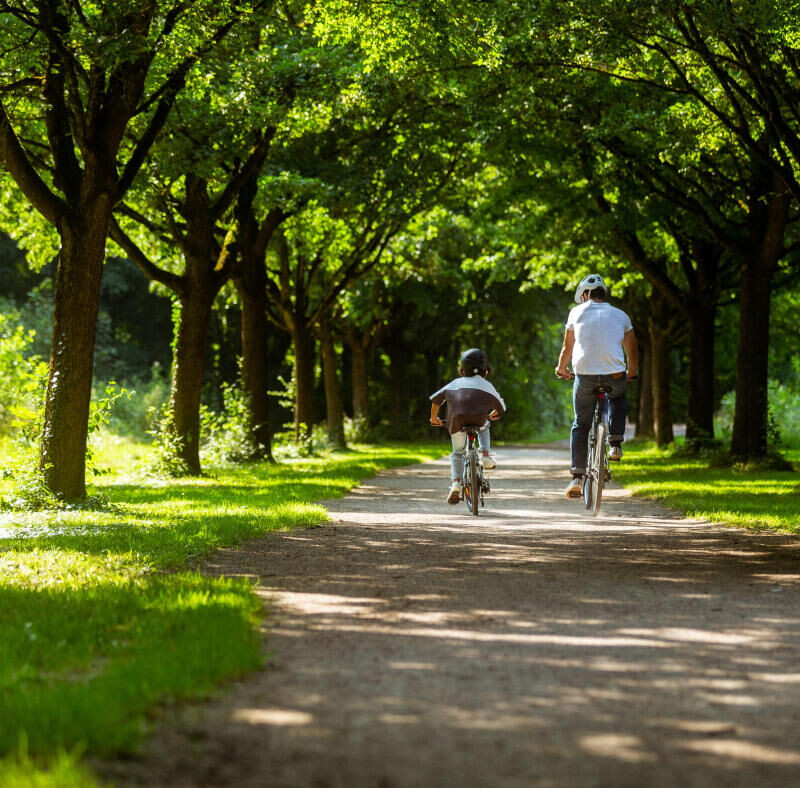 Randonner en famille avec un enfant sur son propre vélo