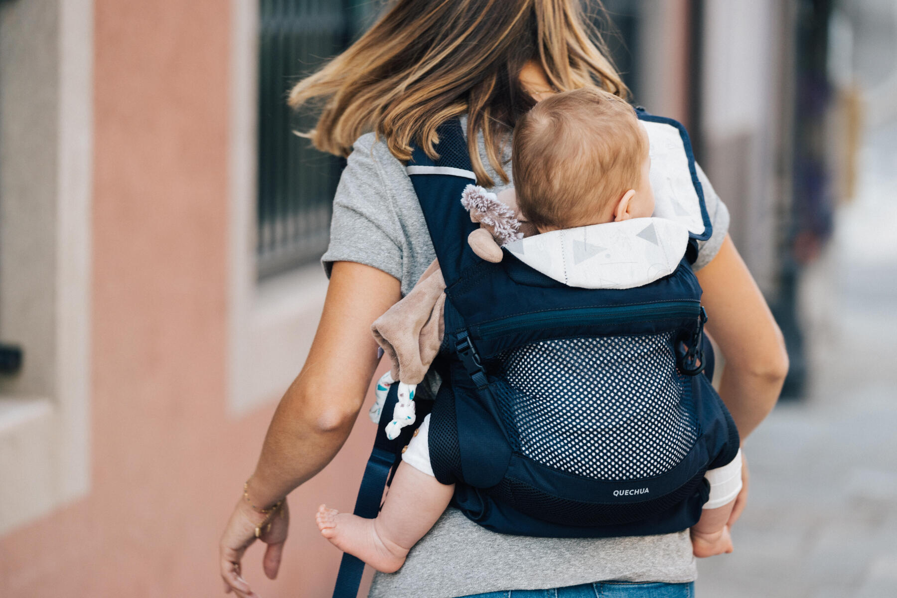 Porte bébé on sale dorsal quechua