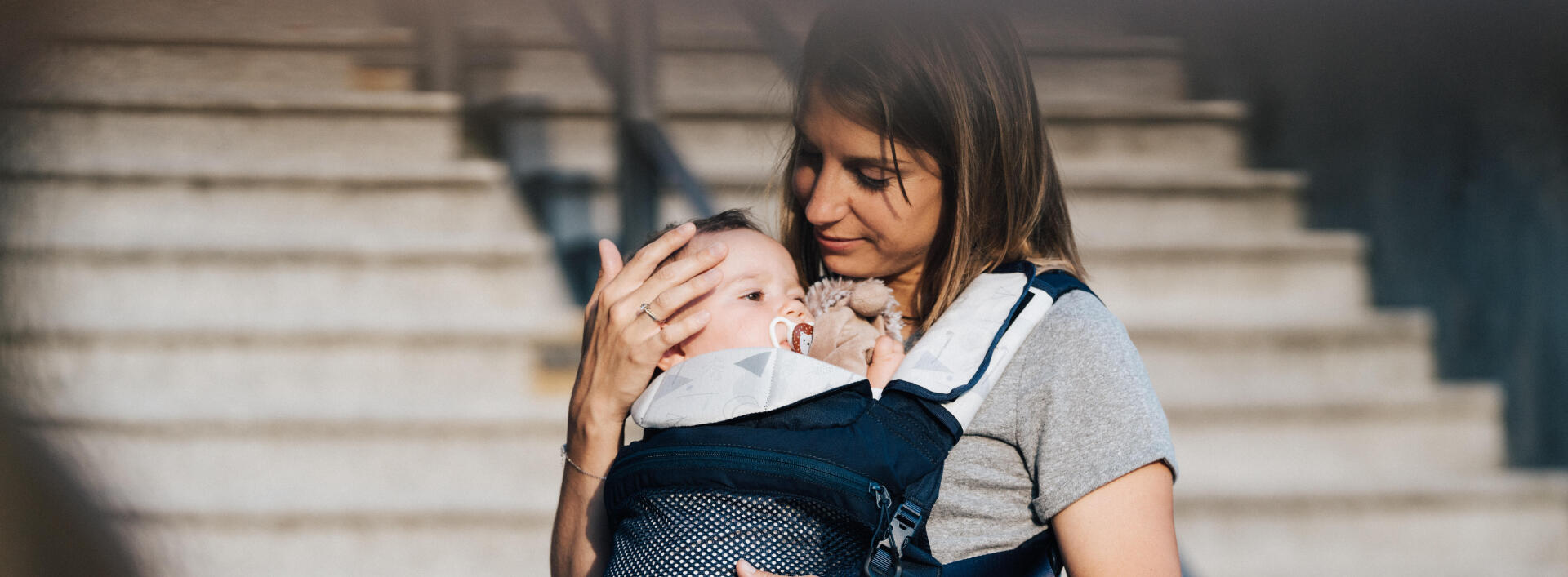 Porte-bébé physiologique de 9 mois à 15kg - MH500 bleu marine QUECHUA