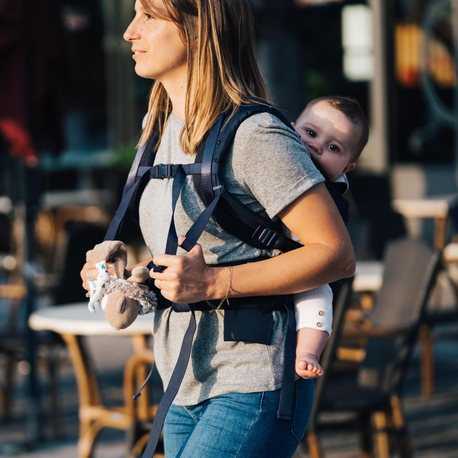 Préformé P4 baby size de LLA, Le Bleu, porte-bébé naissance