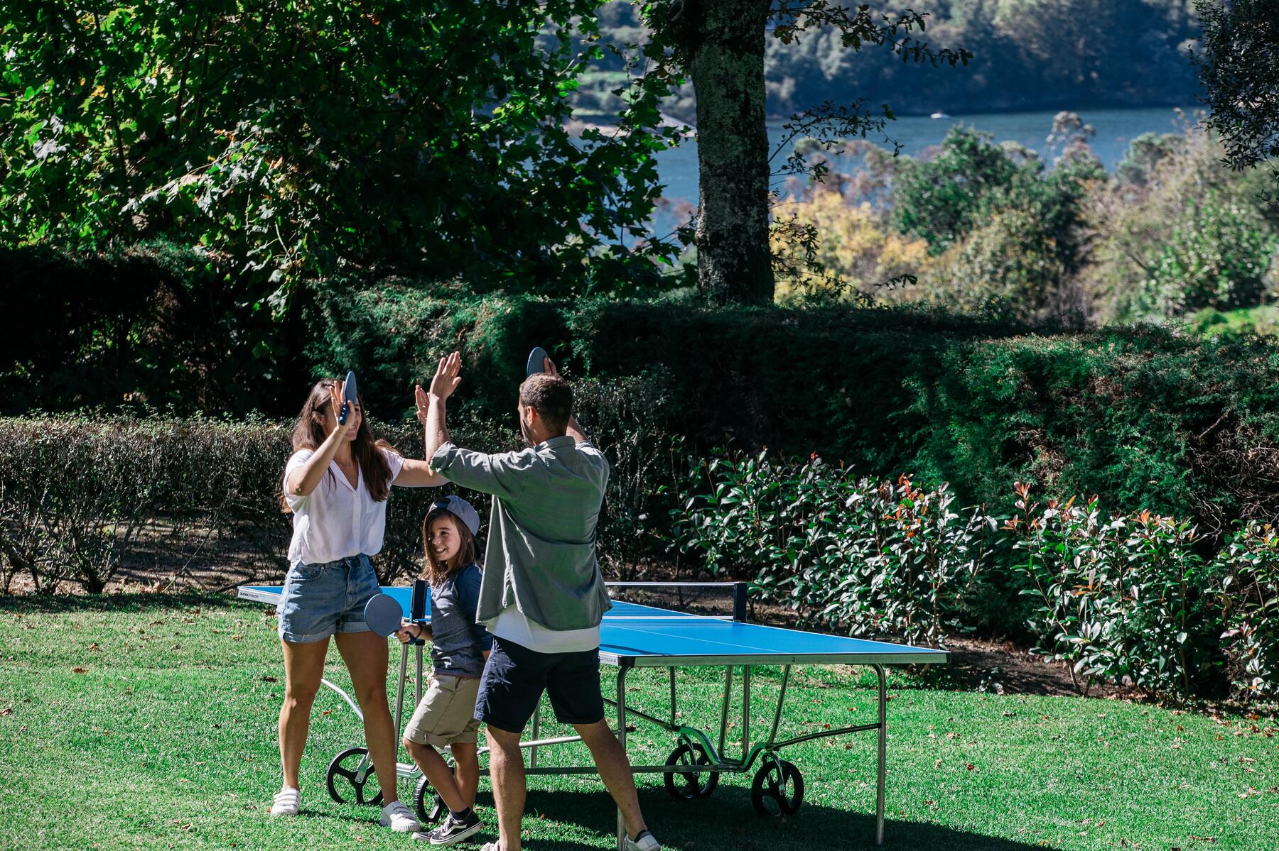 Billard, tennis de table, badminton … les bienfaits des sports intergénérationnels