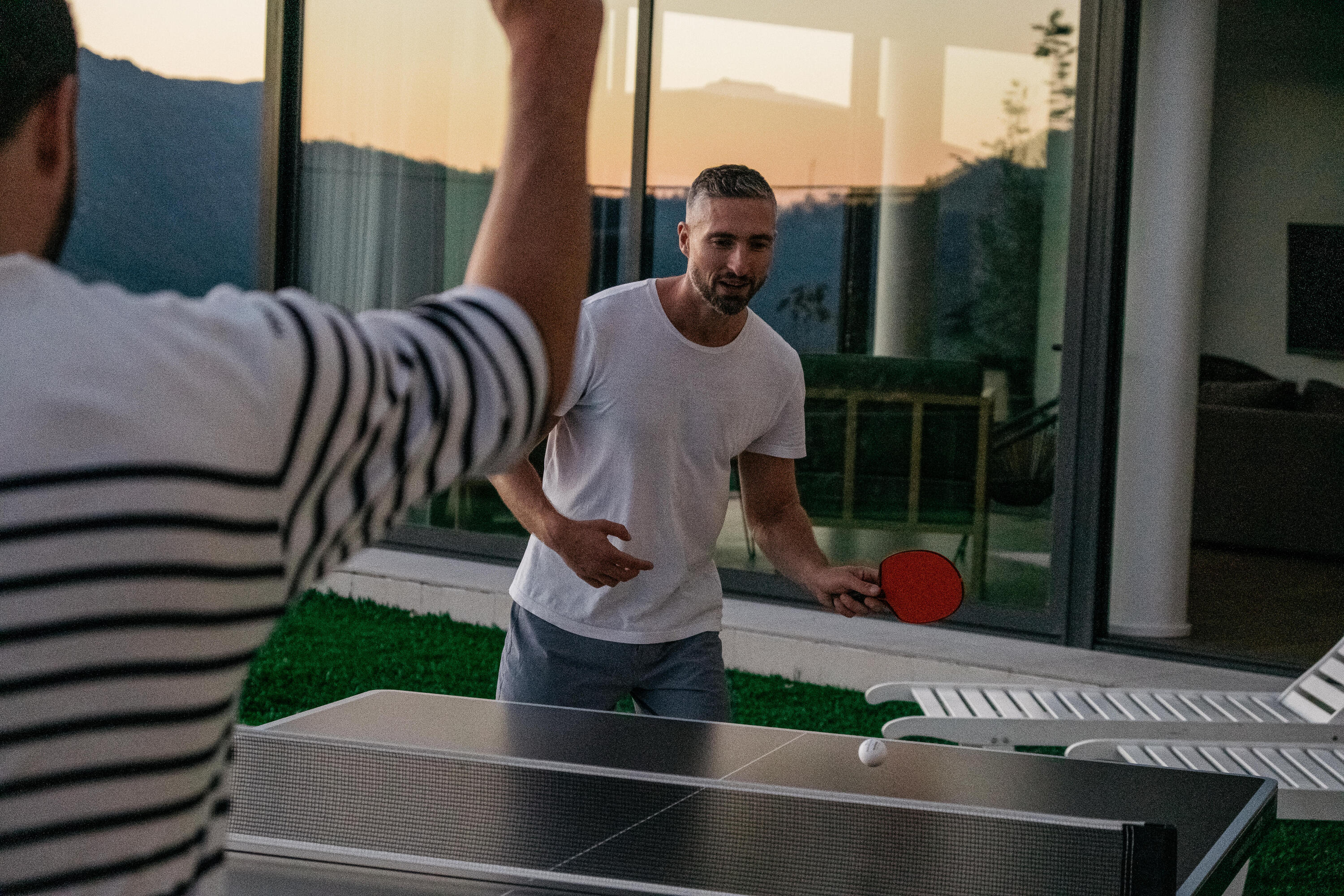 Seconde vie - TABLE DE PING PONG EXTÉRIEURE PPT 930.2 NOIRE AVEC HOUSSE INCLUSE 23/25