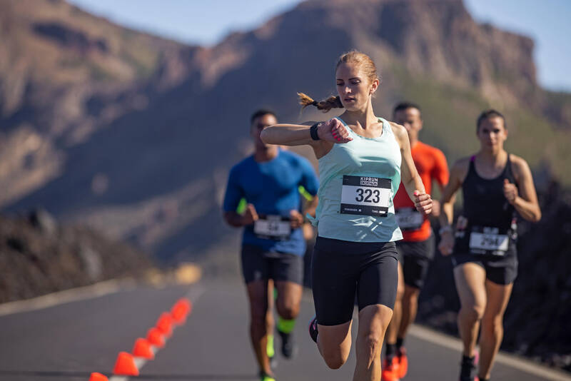 reta a Decathlon y hunde el reloj Garmin más deseado con GPS y carga  solar