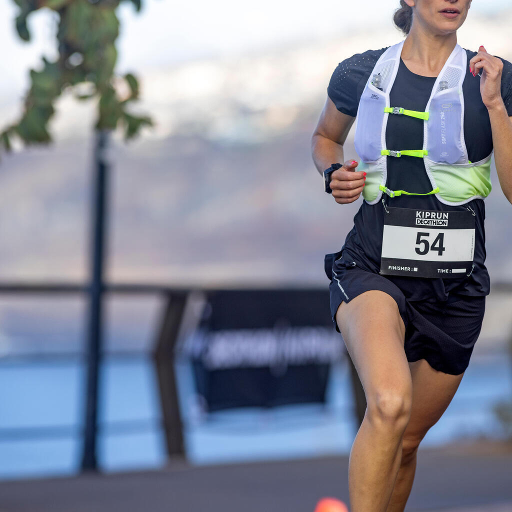 Marathonweste Trinkweste Laufrucksack weiss/gelb