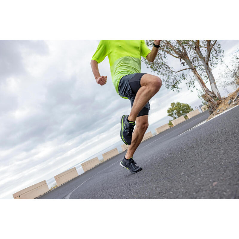 CALÇÕES JUSTOS DE CORRIDA KIPRUN 2 EM 1 HOMEM CINZENTO PRETO