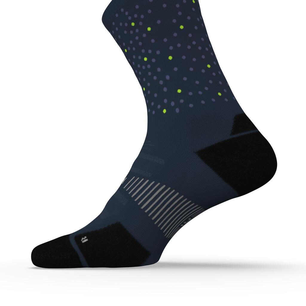 Run900 Mid-Calf Thick Running Socks - White caps and dots