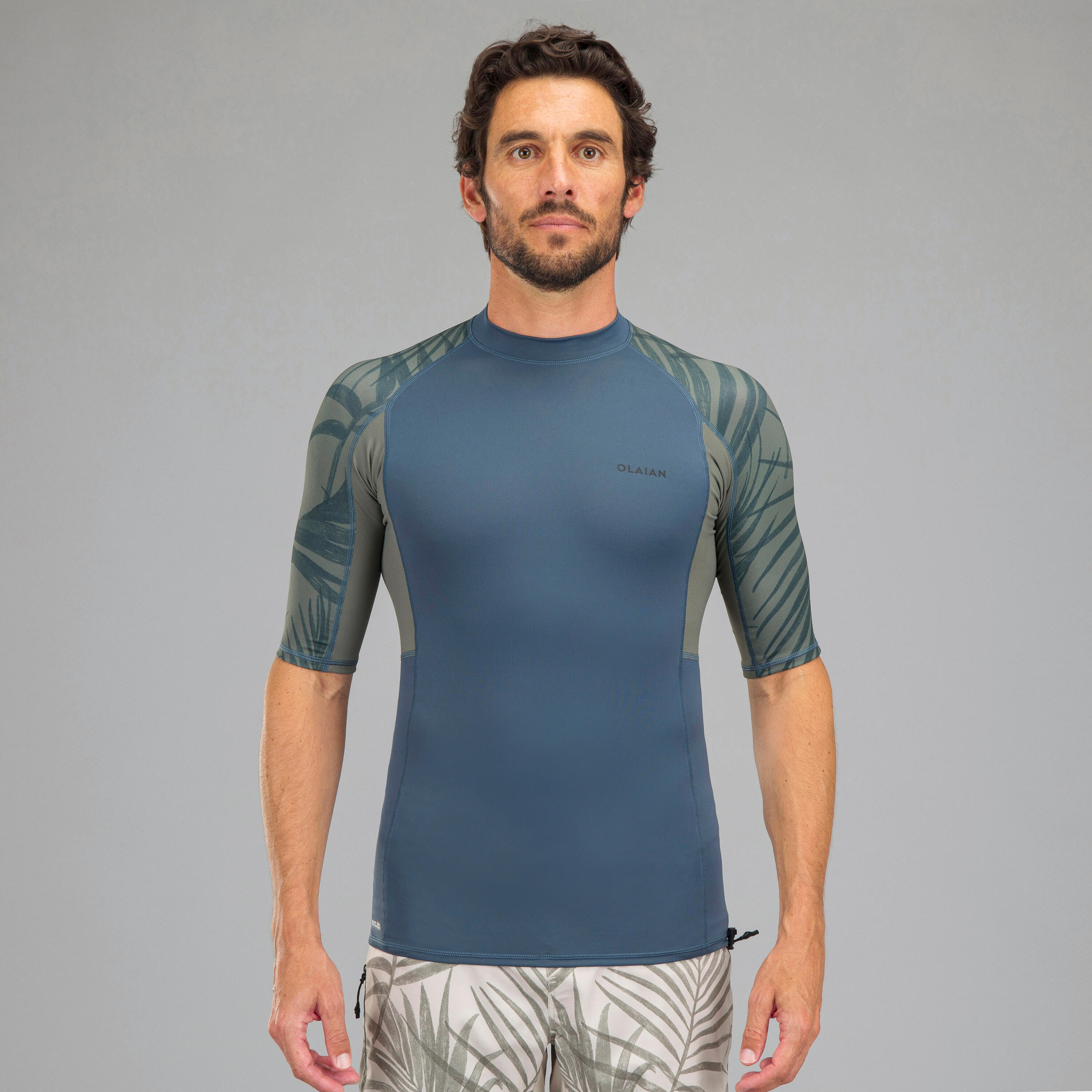 Men's surfing short-sleeved UV-protection T-shirt - 500 grey khaki 3/8