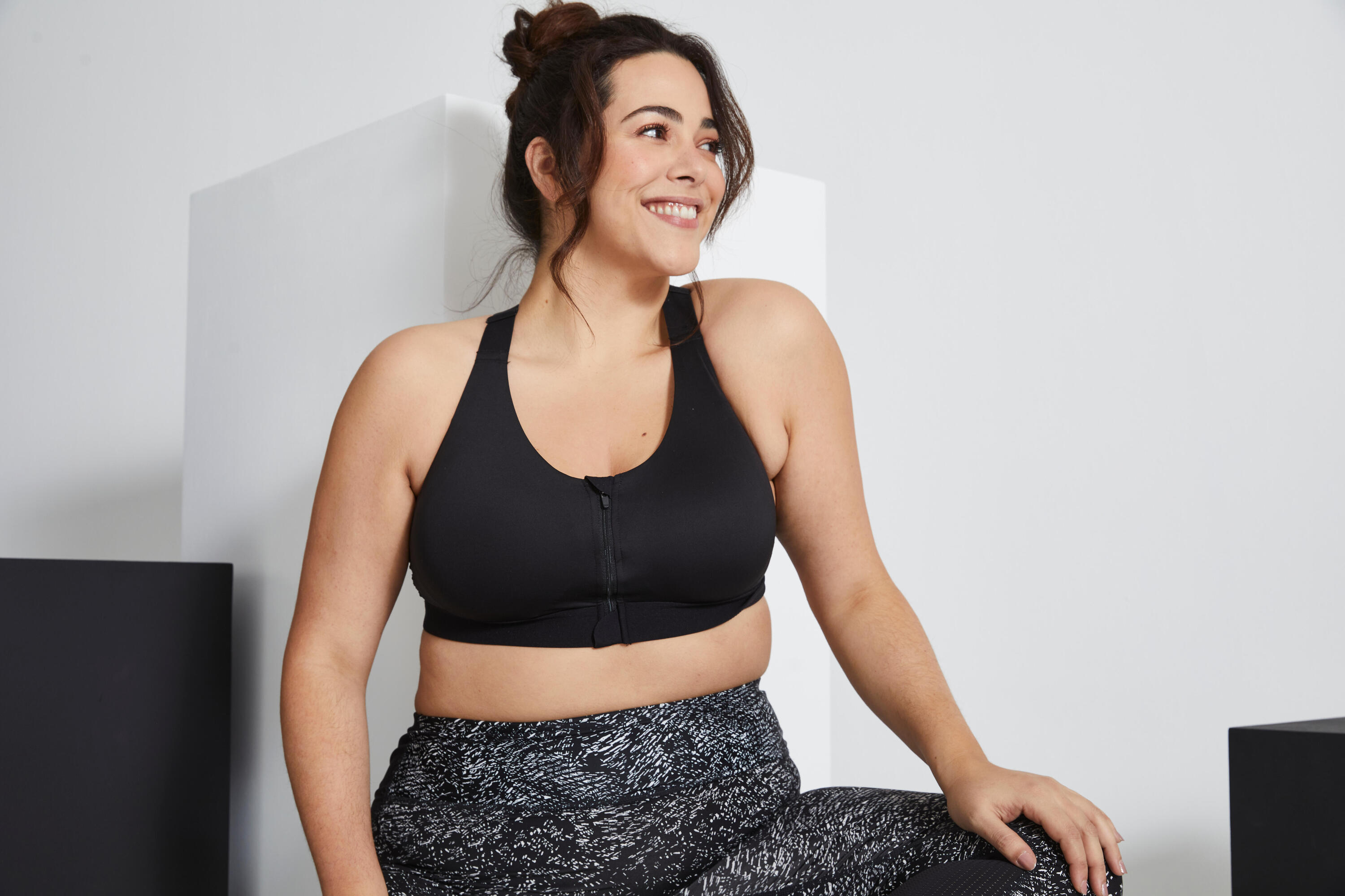 Top  donna palestra zip frontale nero 2/11
