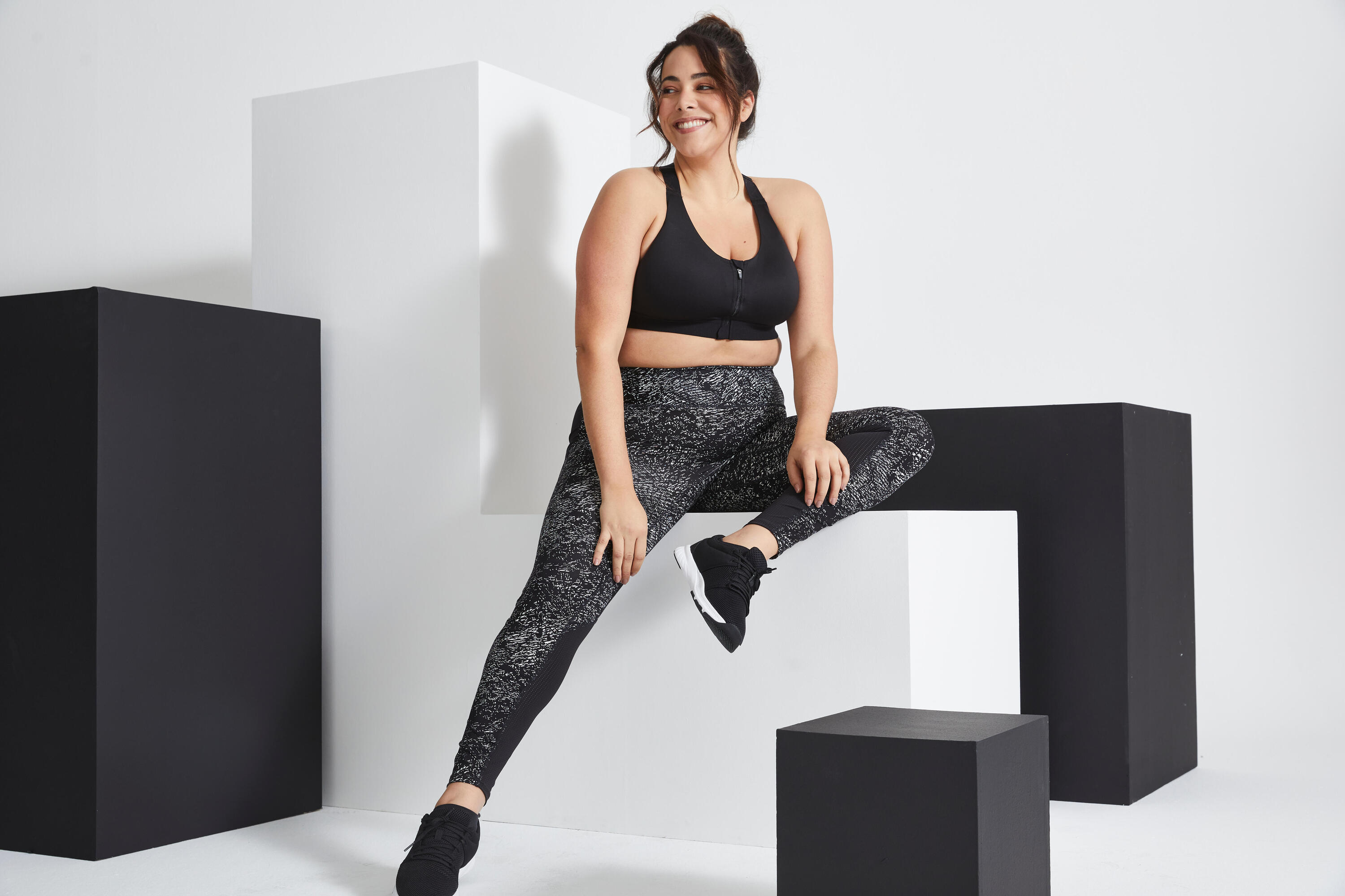 Top  donna palestra zip frontale nero 4/11