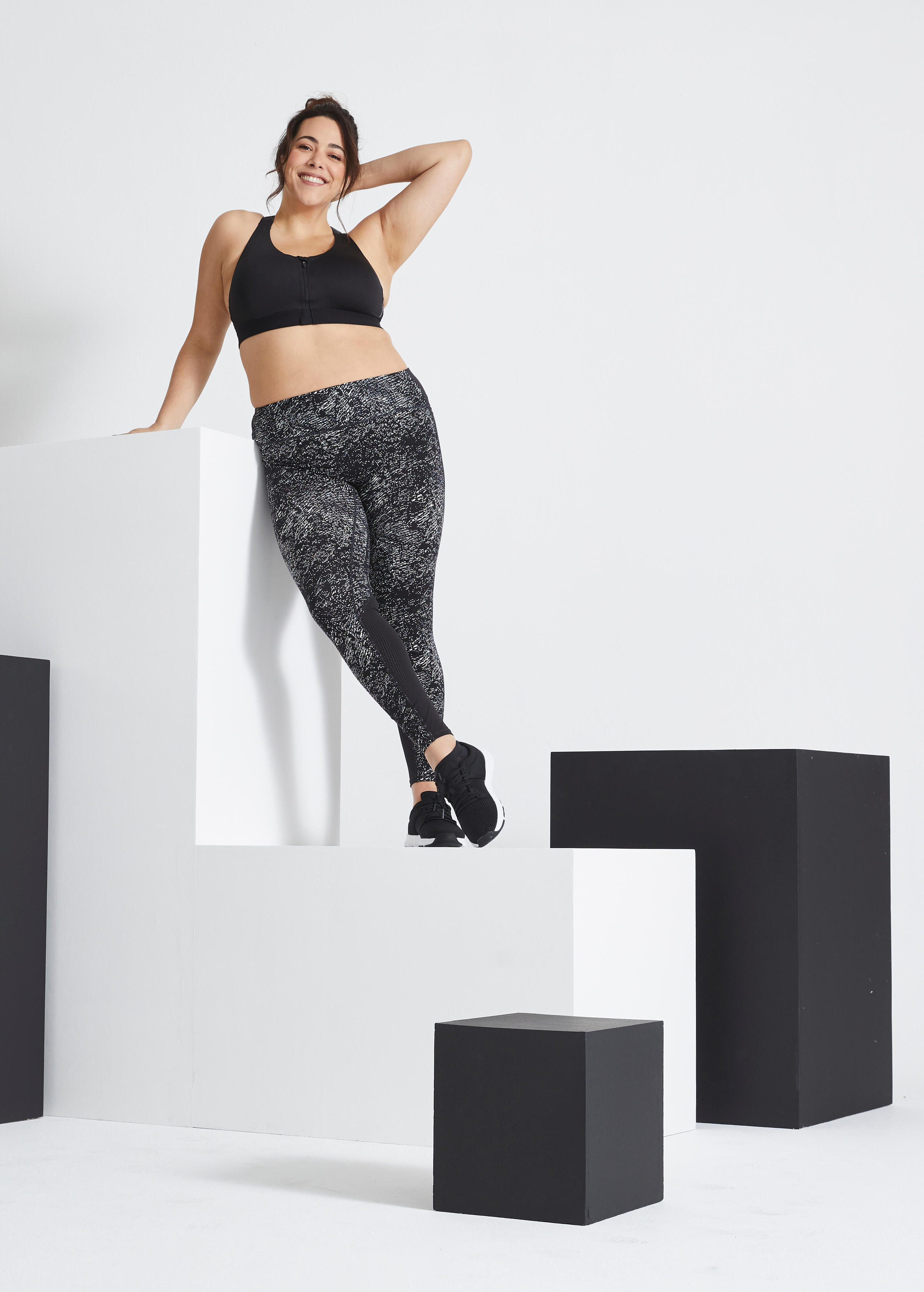 Top  donna palestra zip frontale nero 5/11