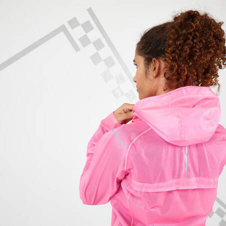 Jaket Lari Wanita Anti-Air Ringan Kiprun - Pink